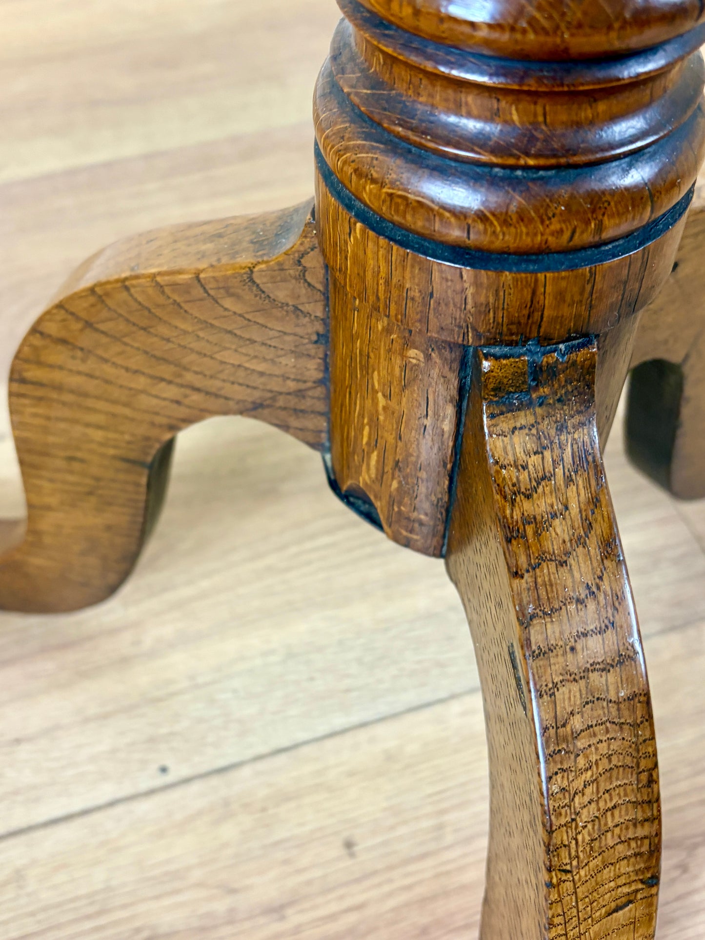 antique-oak-tripod-tilt-top-table