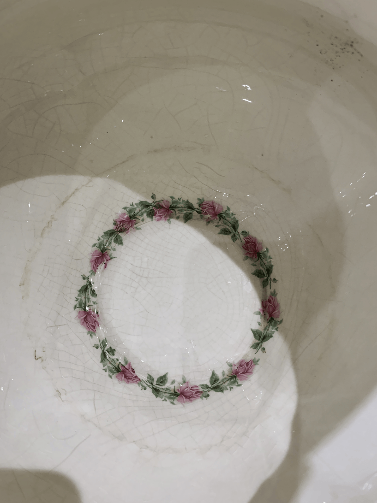 Grandeur and Romance: Antique Rose Planter for Your Garden Oasis