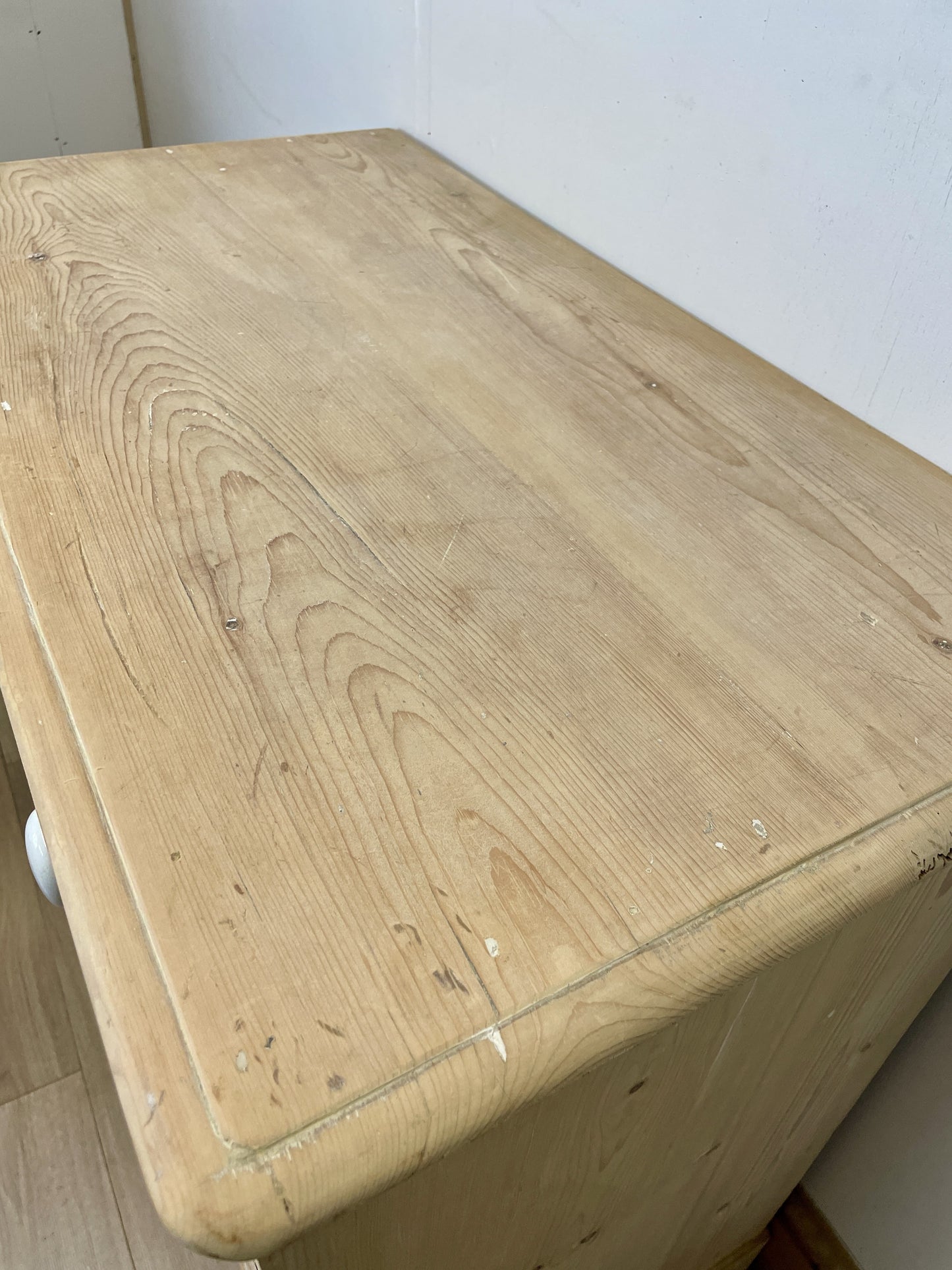 farmhouse-pine-chest-of-drawers-with-ivory-handles