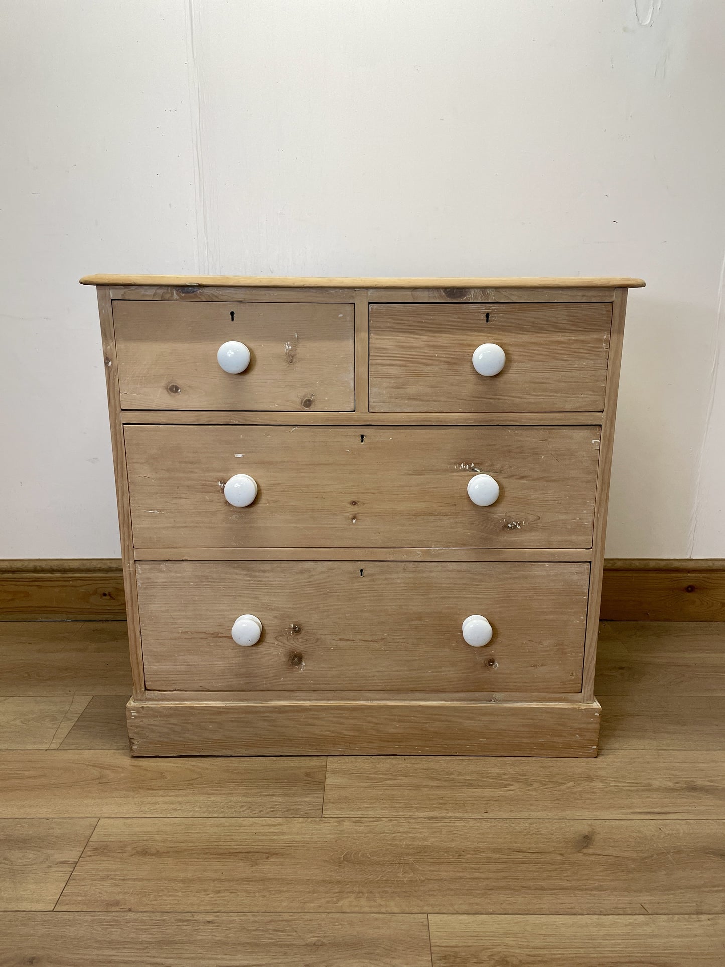 farmhouse-pine-chest-of-drawers-with-ivory-handles