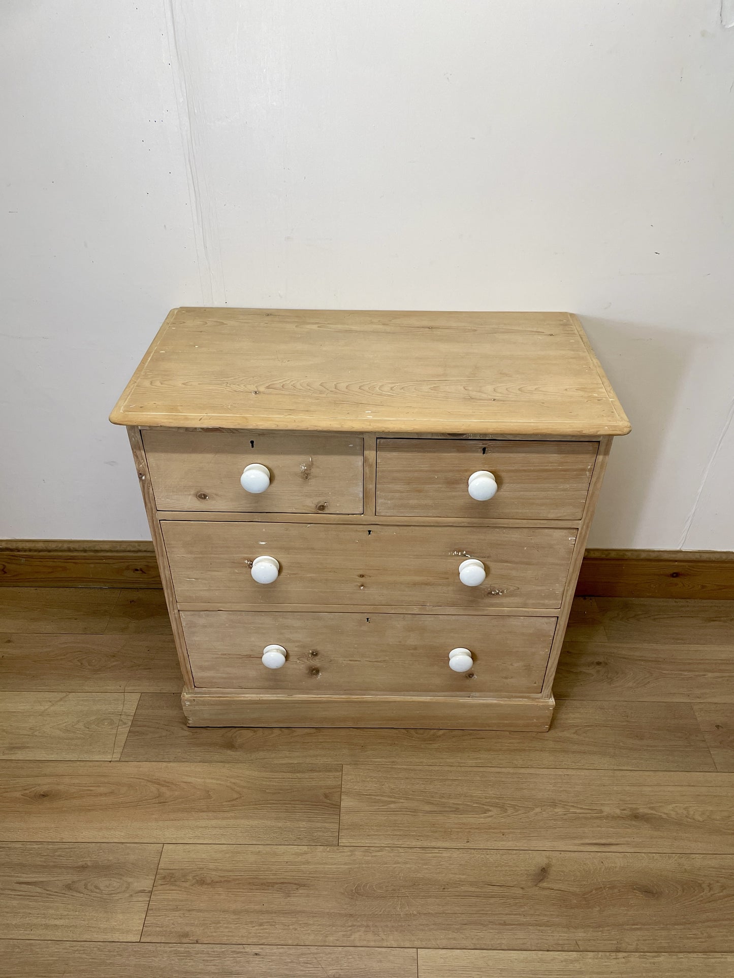 farmhouse-pine-chest-of-drawers-with-ivory-handles