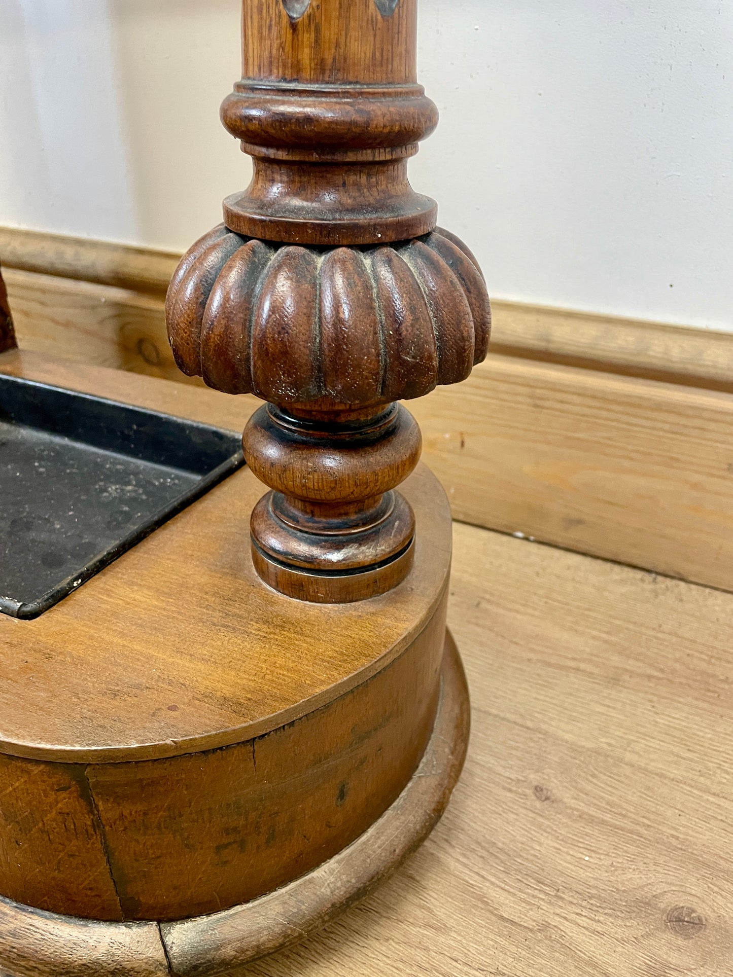 Antique Oak Coat Rack with Mirror – Restored Vintage Hall Stand