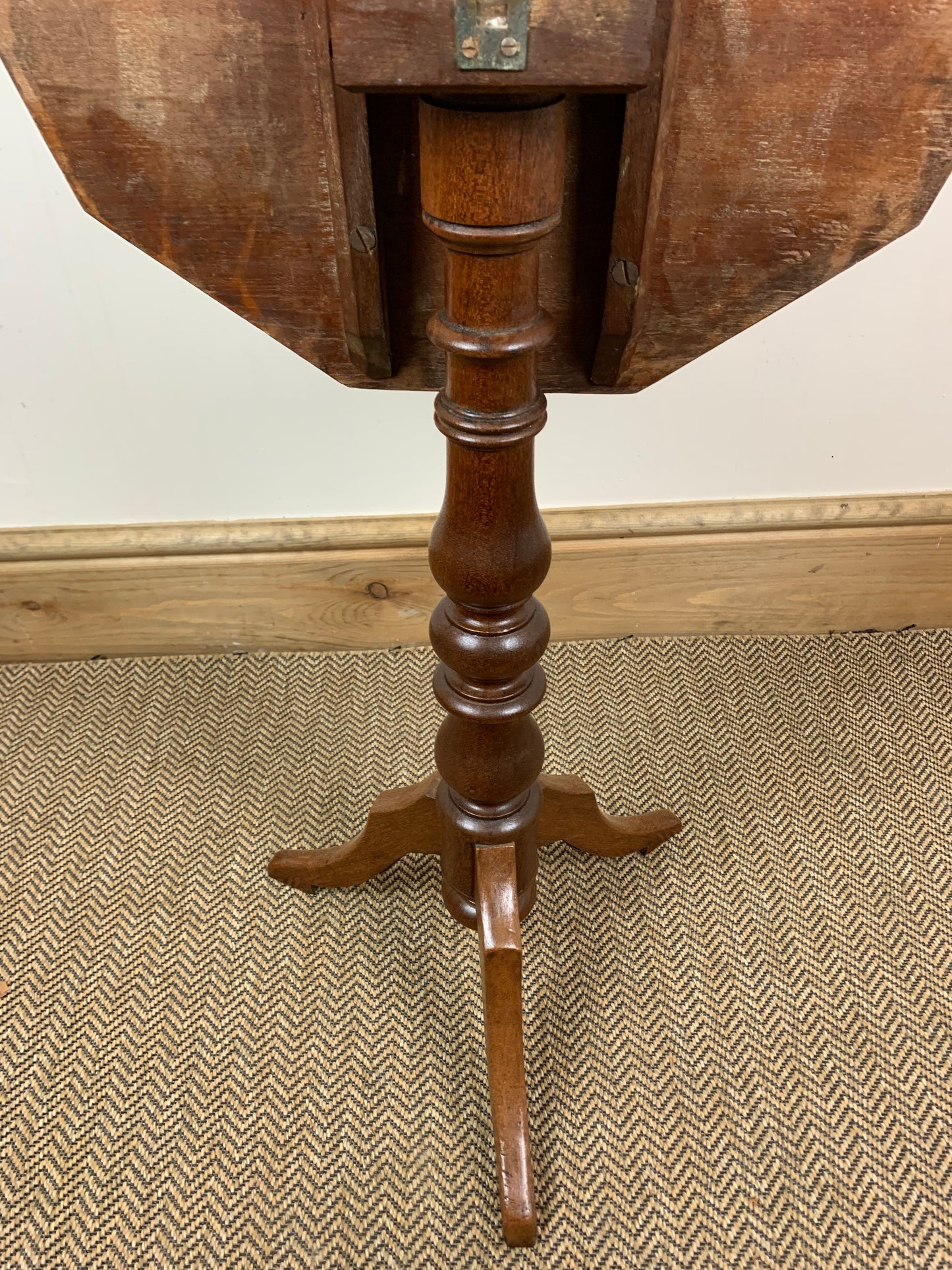 Victorian Grandeur: Ornate Tilt-Top Table