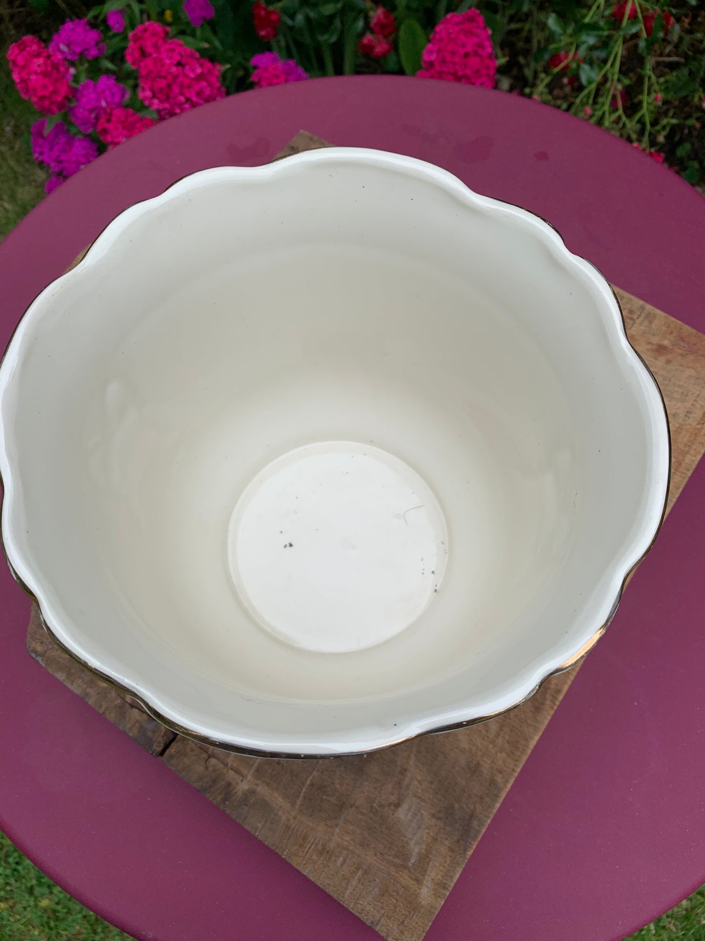 Ironstone Pheasant Planter - Rustic Charm for Botanical Delights