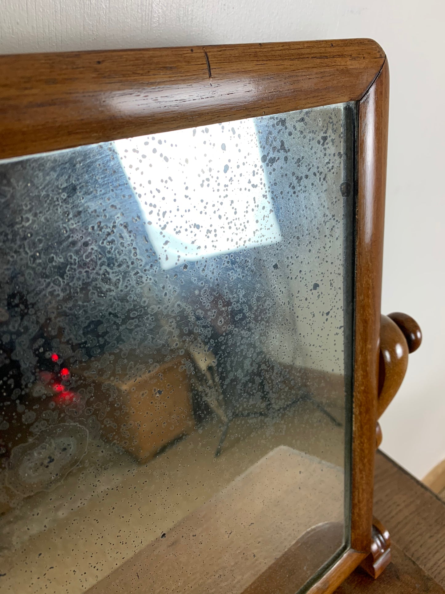 Vintage Appeal: Authentic Mahogany Mirror