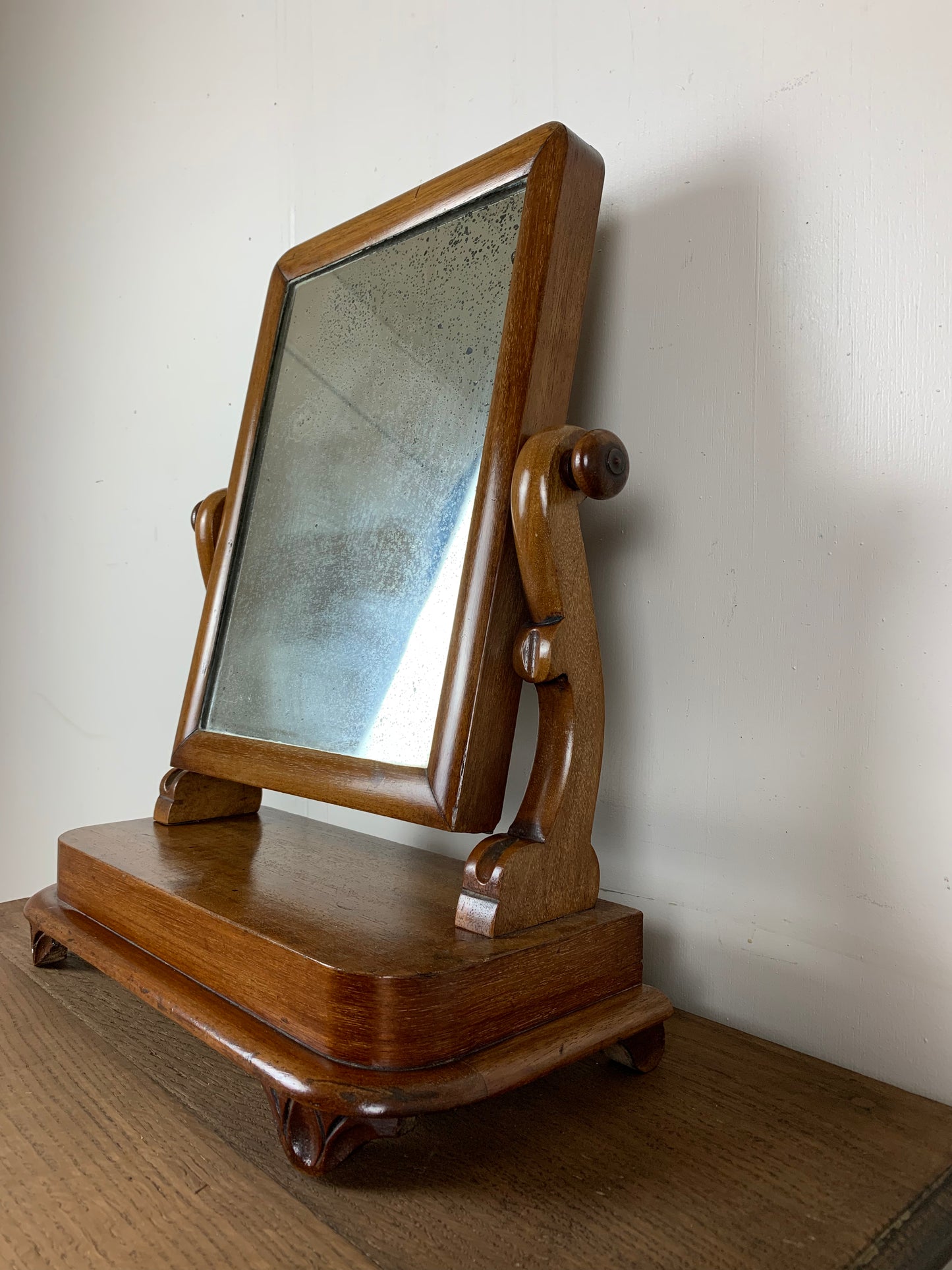 Vintage Appeal: Authentic Mahogany Mirror