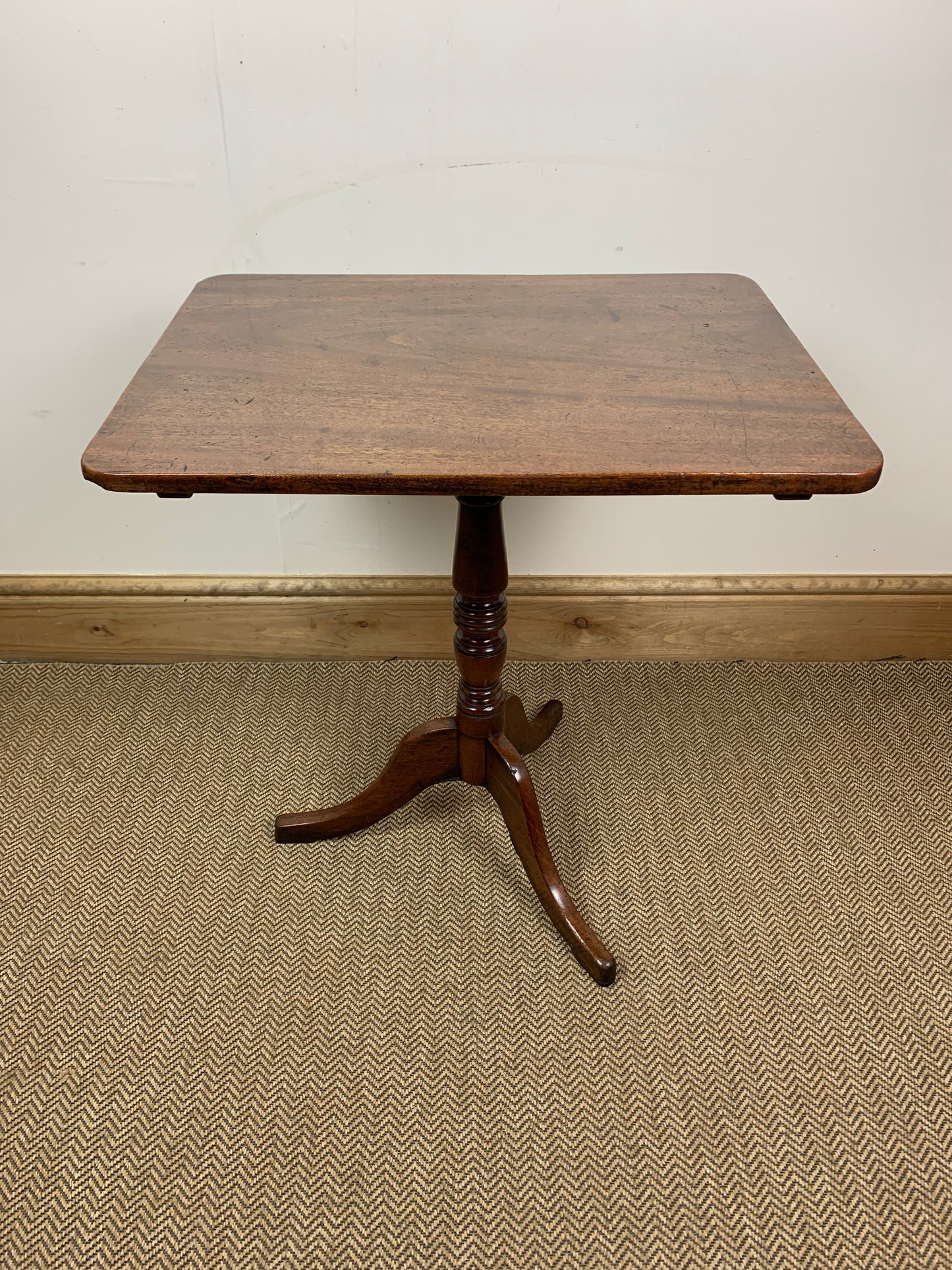 Exquisite Craftsmanship: Georgian Tilt-Top Table