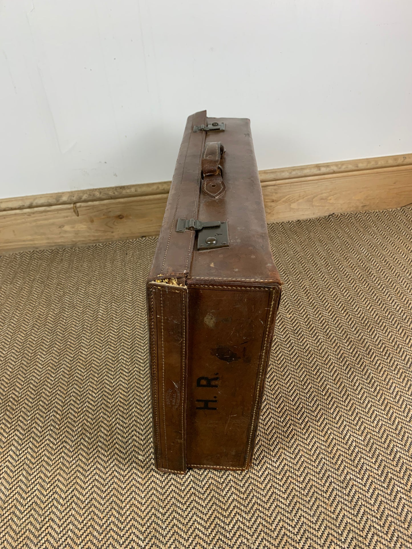 vintage-leather-finnigans-suitcase