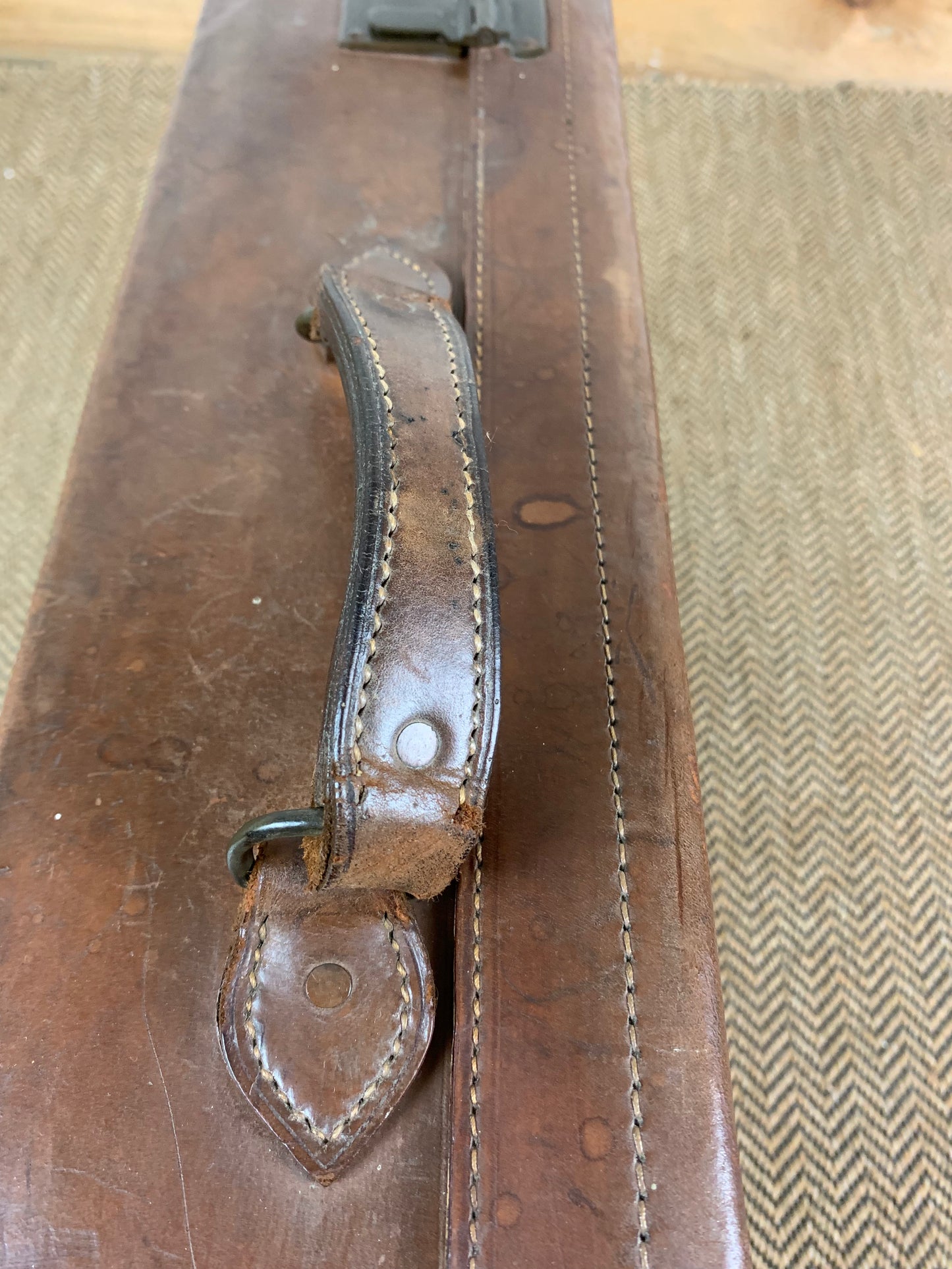vintage-leather-finnigans-suitcase