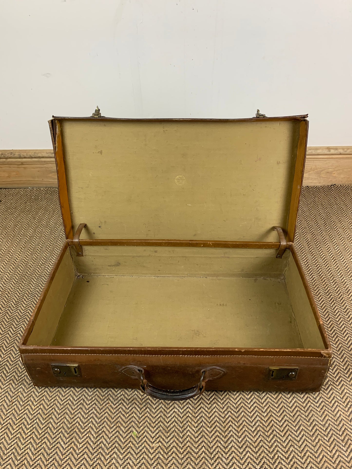 vintage-leather-finnigans-suitcase