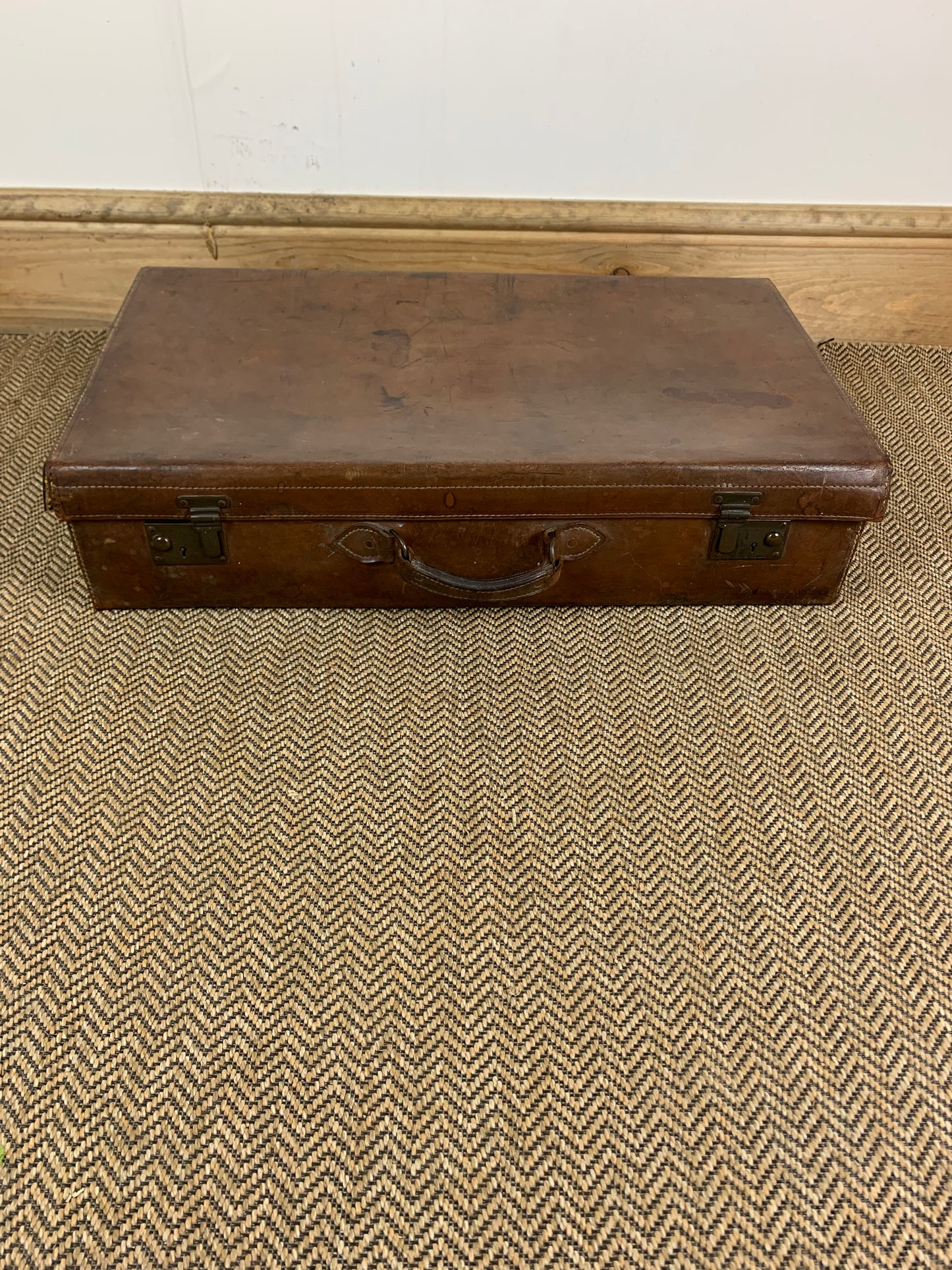 vintage-leather-finnigans-suitcase