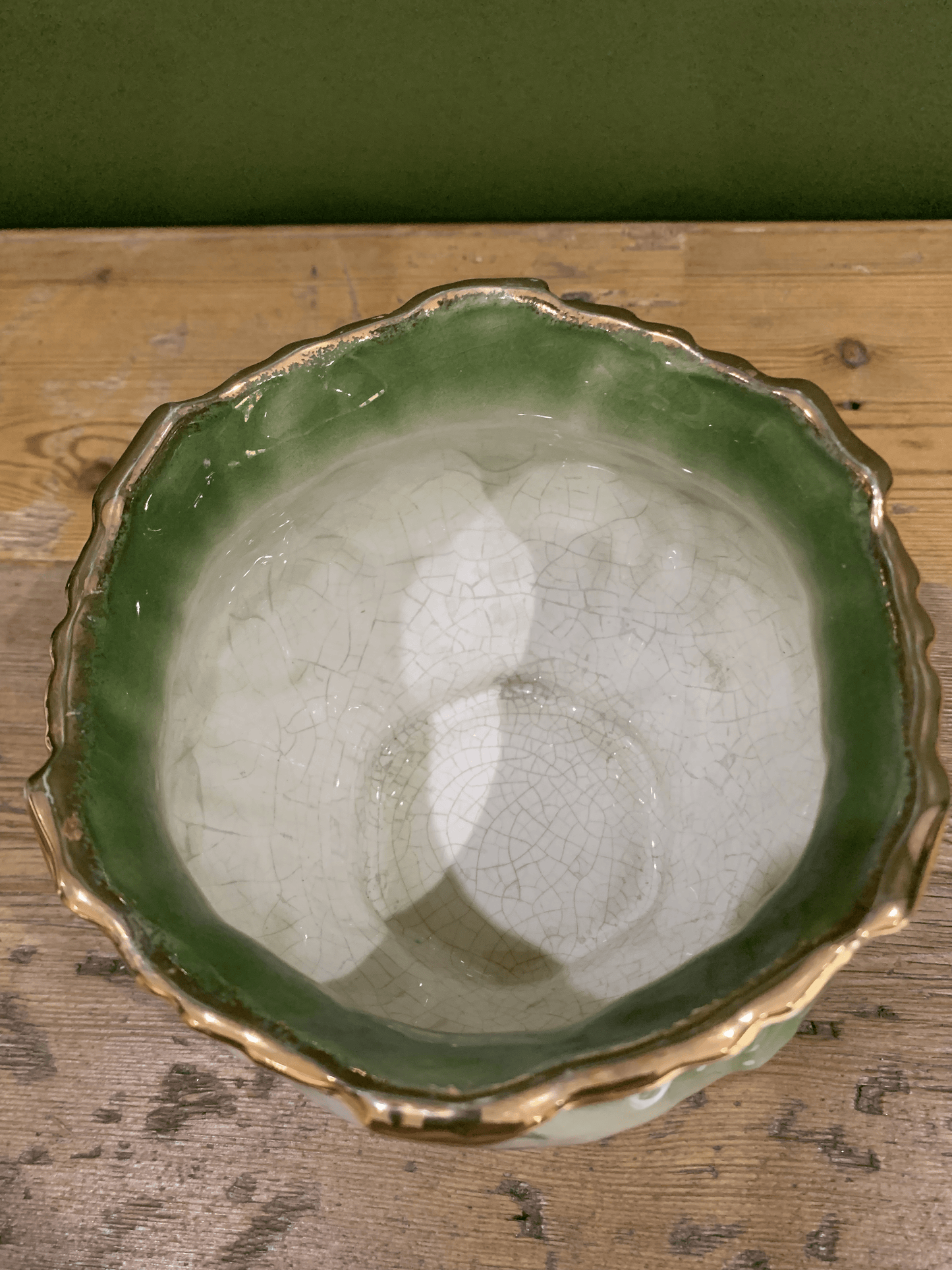Vintage Plant Pot: Retro Charm for Your Green Haven