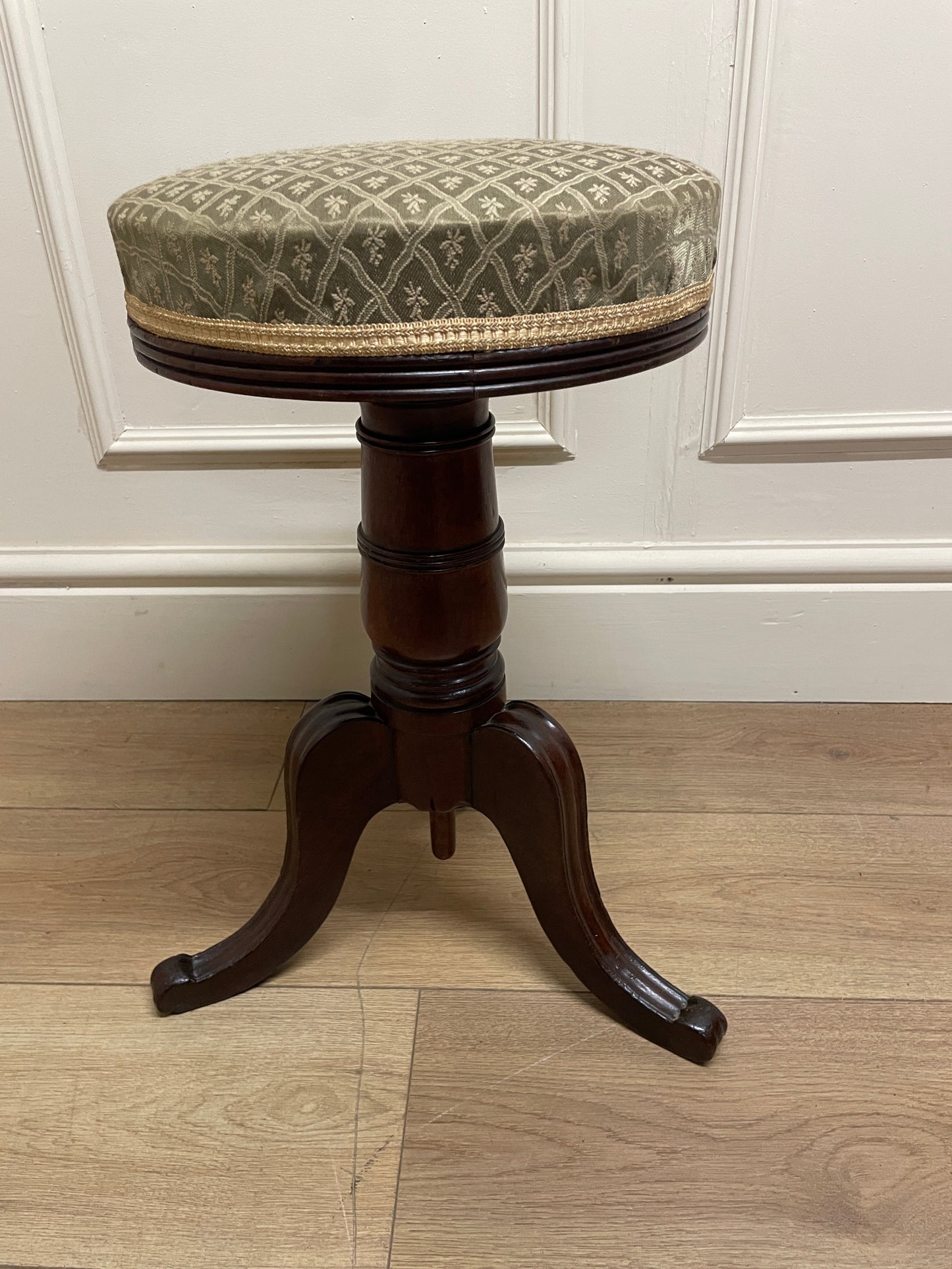 Victorian Adjustable Piano Stool