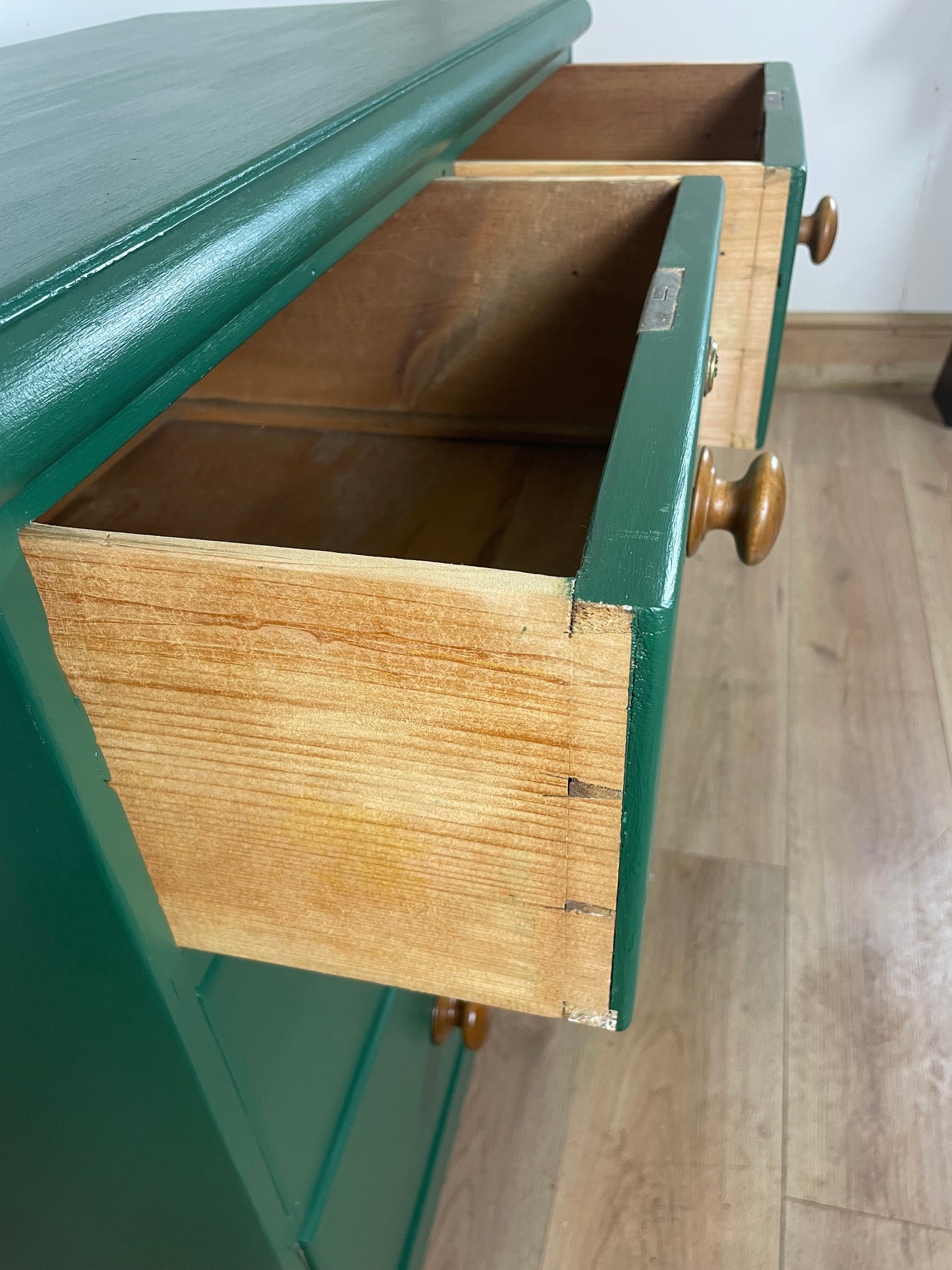 Victorian pine chest of drawers