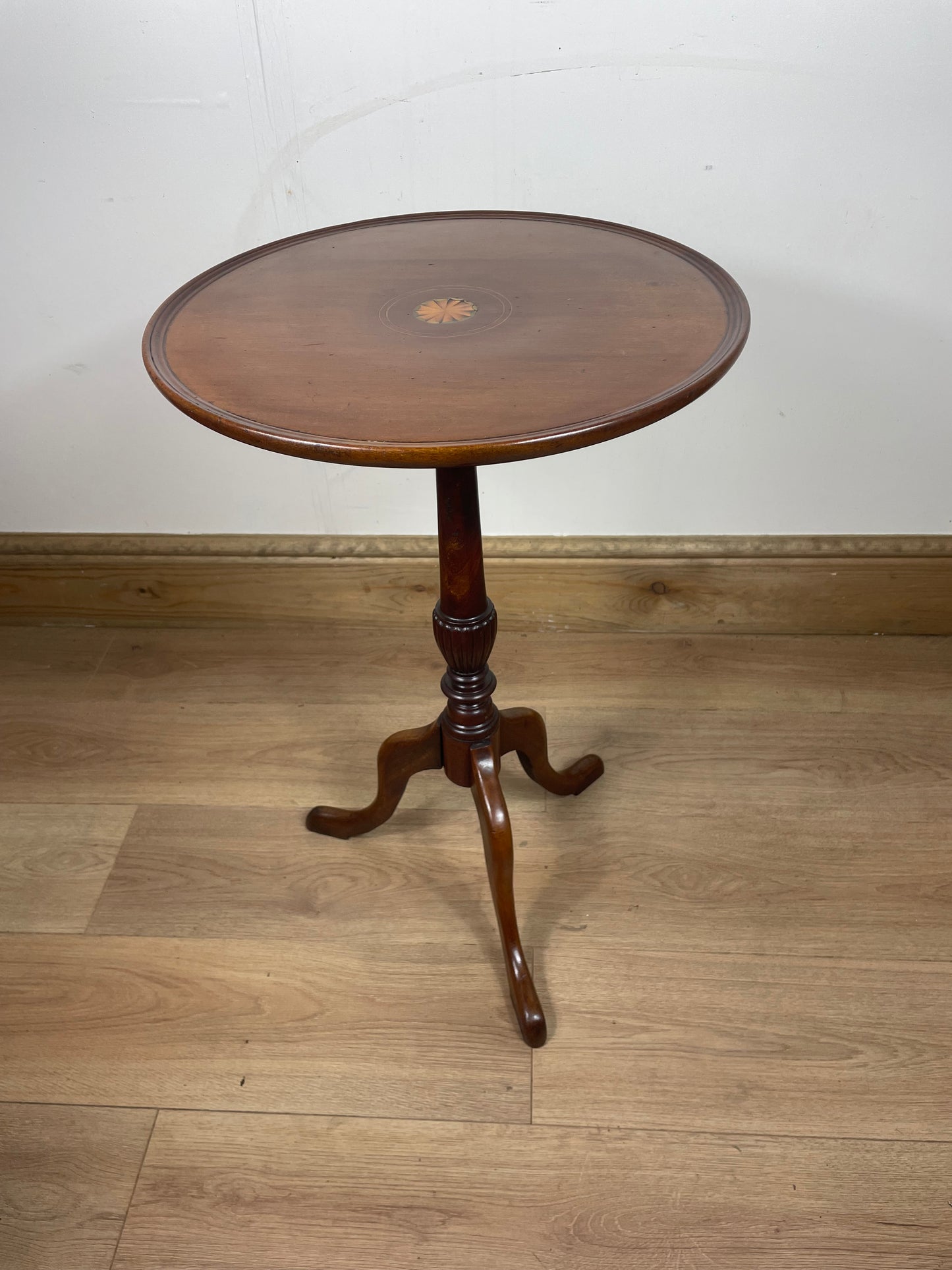 Edwardian mahogany dish-top wine table