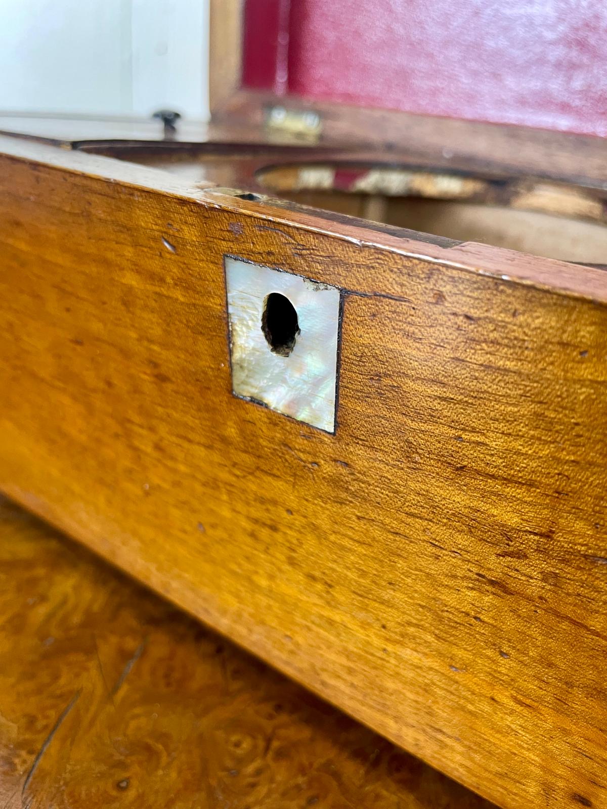 Georgian walnut tea caddy