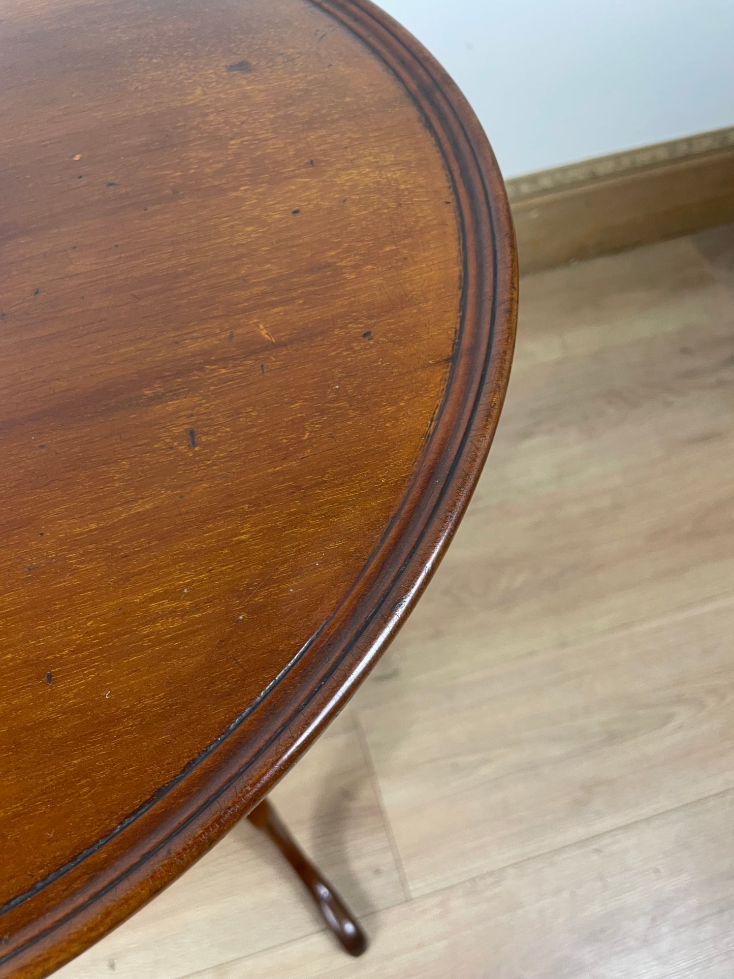 Edwardian mahogany dish-top wine table