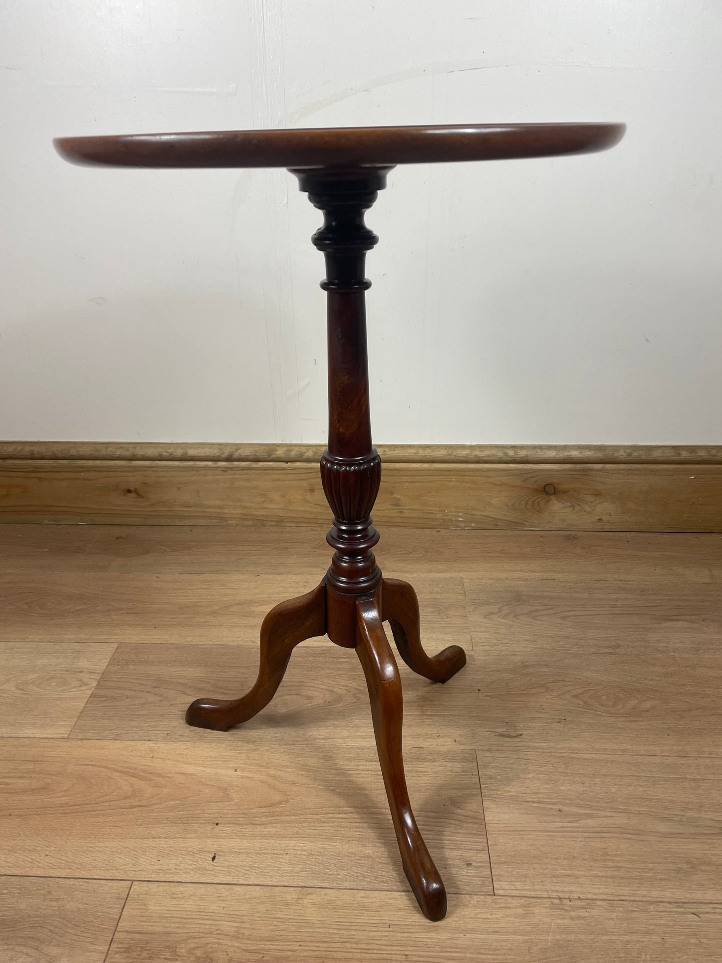 Edwardian mahogany dish-top wine table