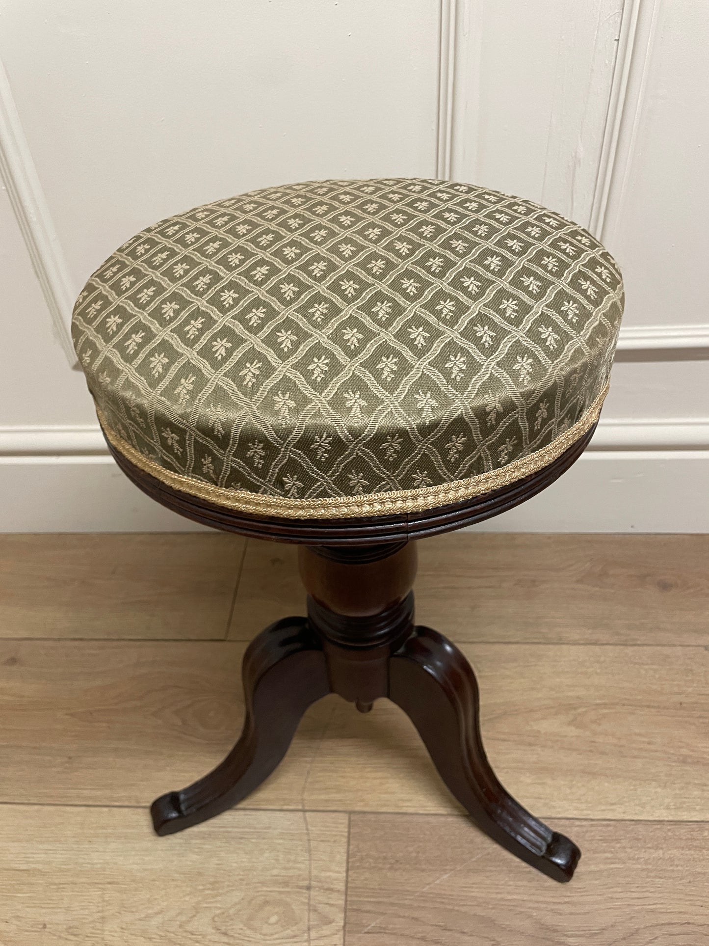 Victorian Adjustable Piano Stool