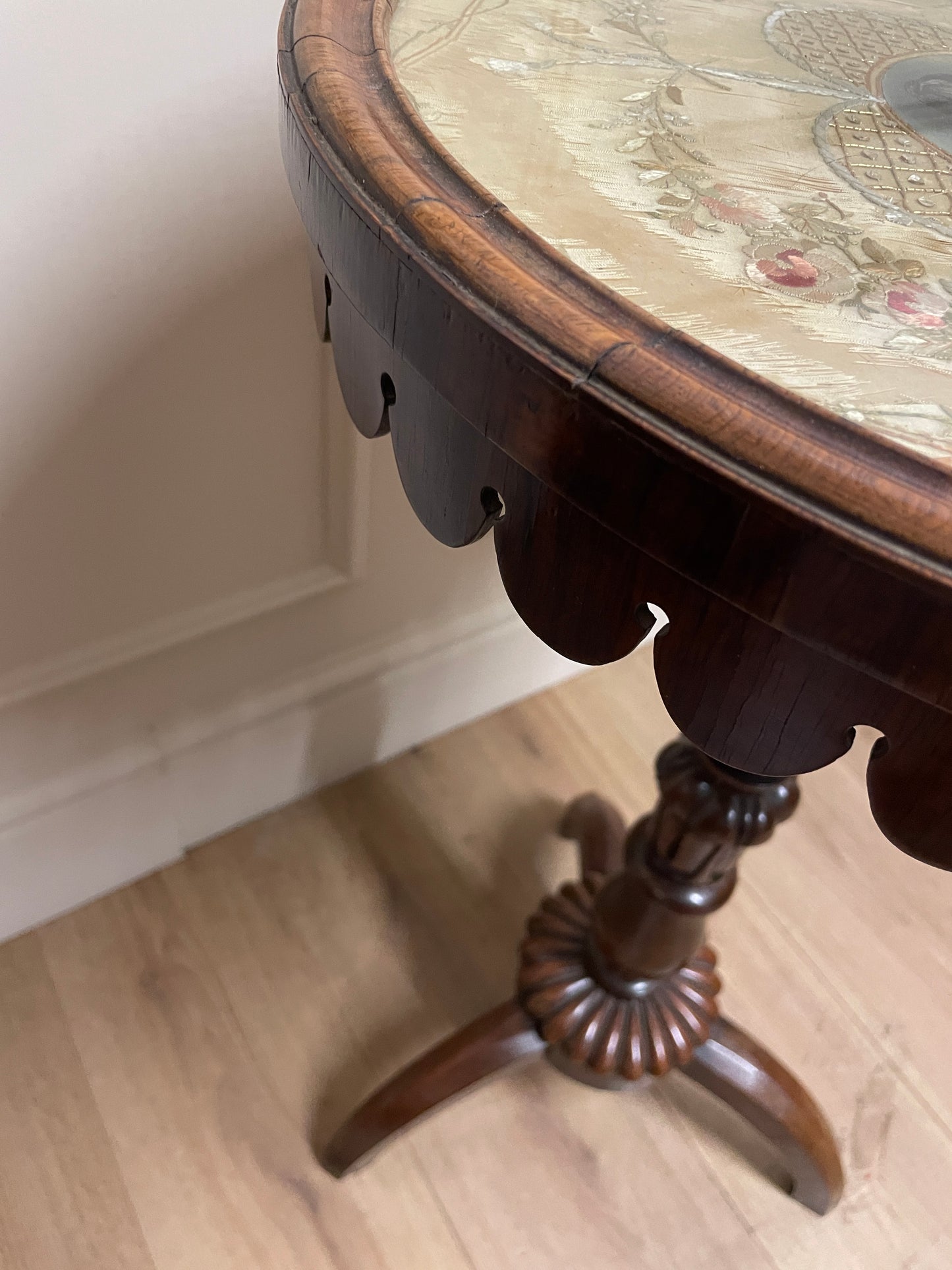 Georgian rosewood tripod table