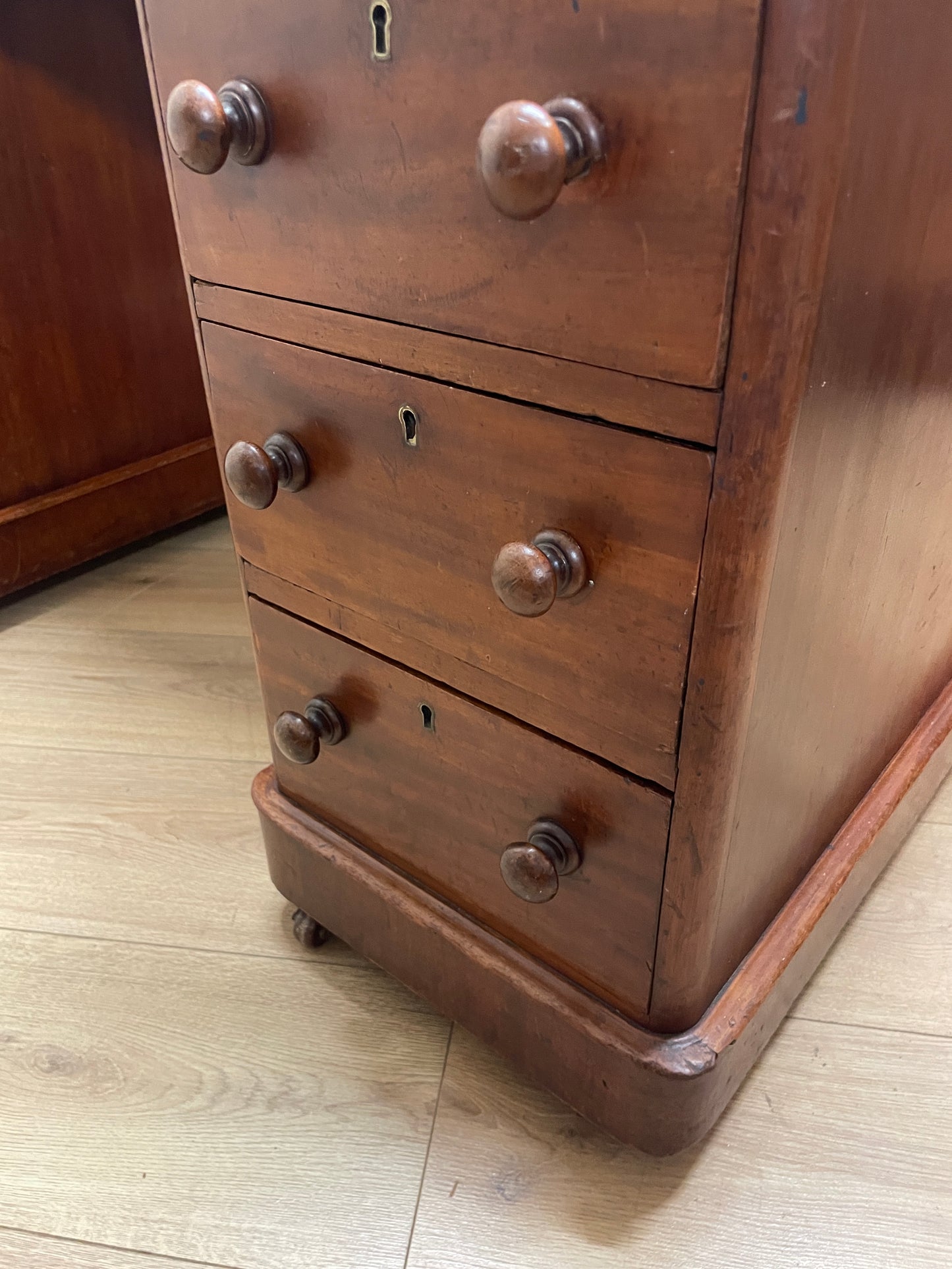Antique Mahogany Victorian Pedestal Desk with Original Leather Top