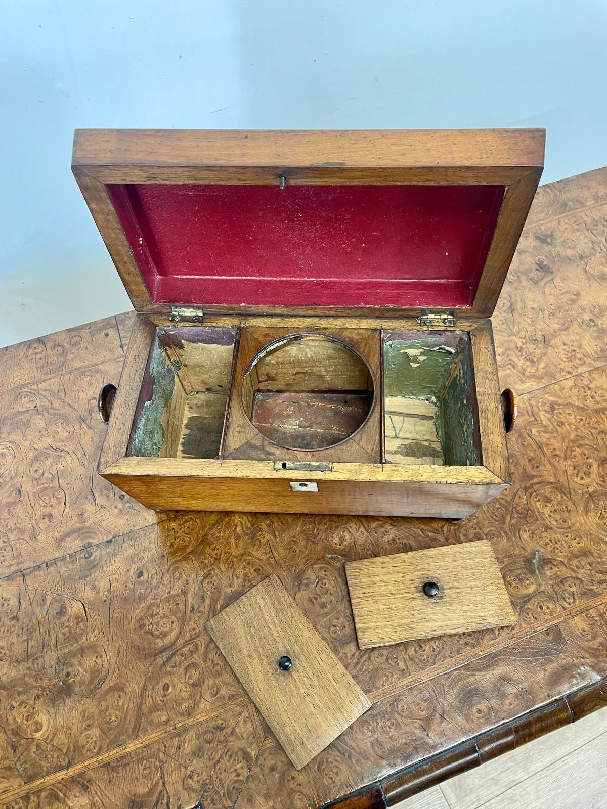 Georgian walnut tea caddy