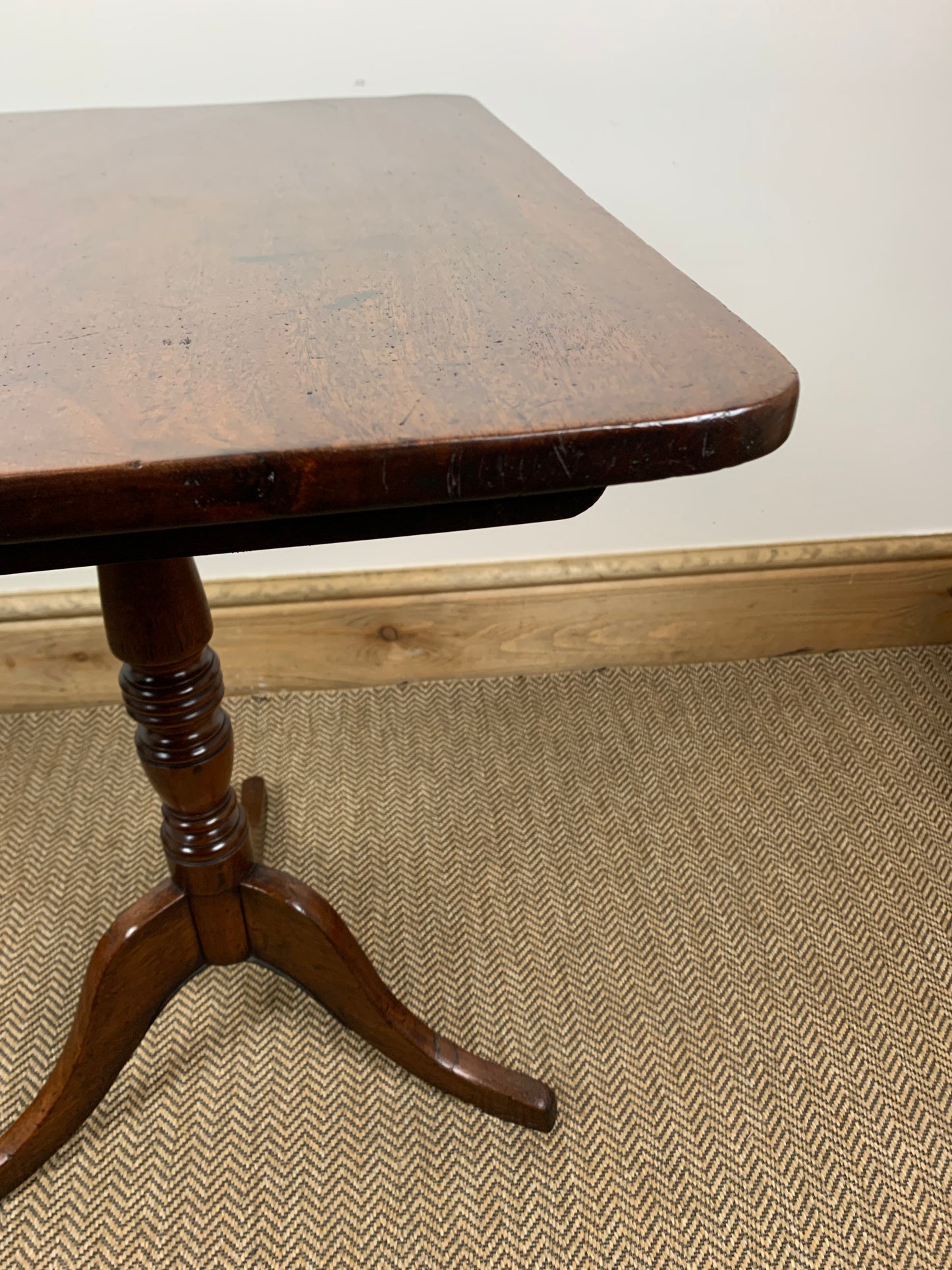 Georgian mahogany tilt-top table