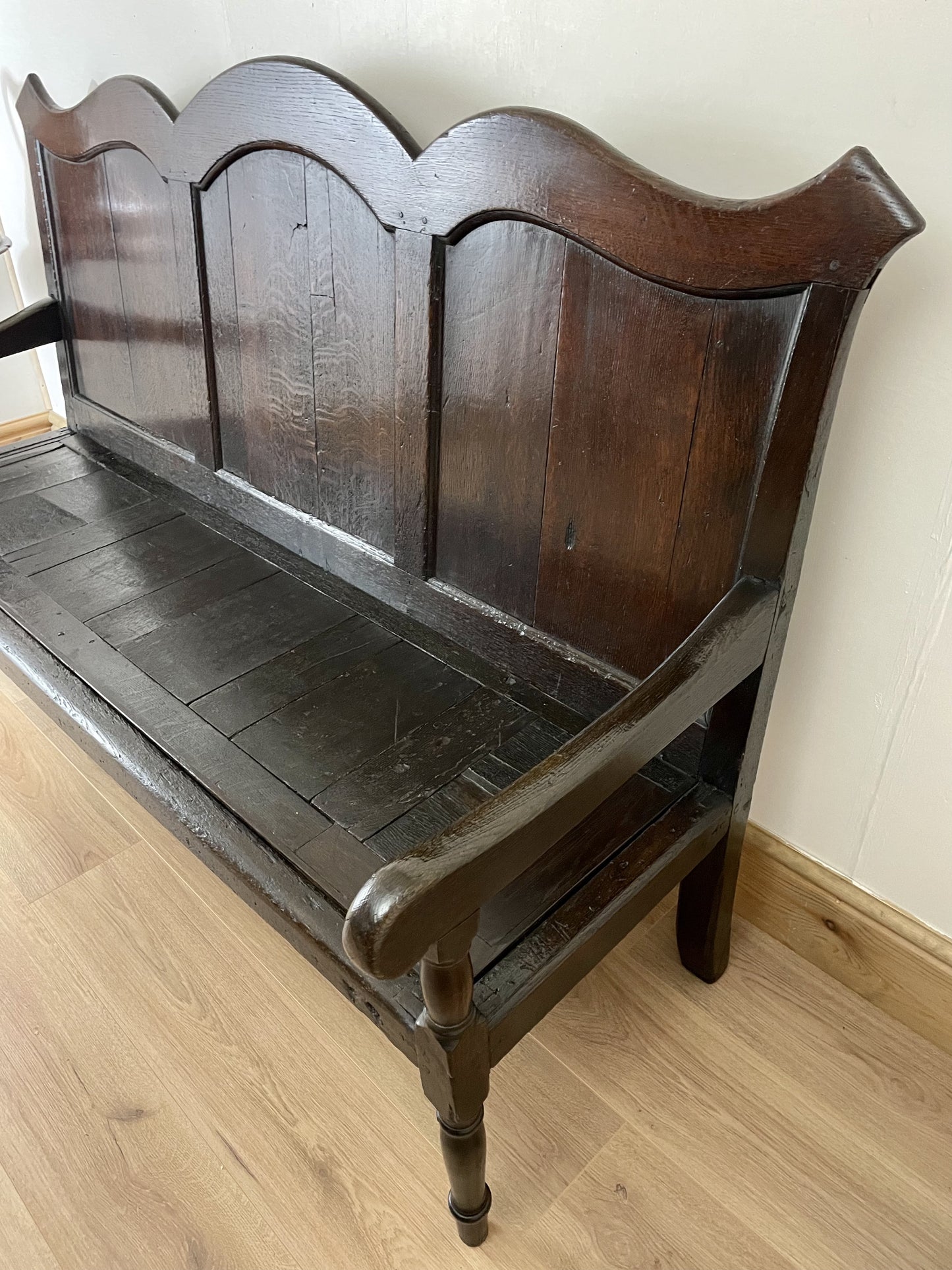 18th Century Oak Bench – Perfect Blend of History and Elegance