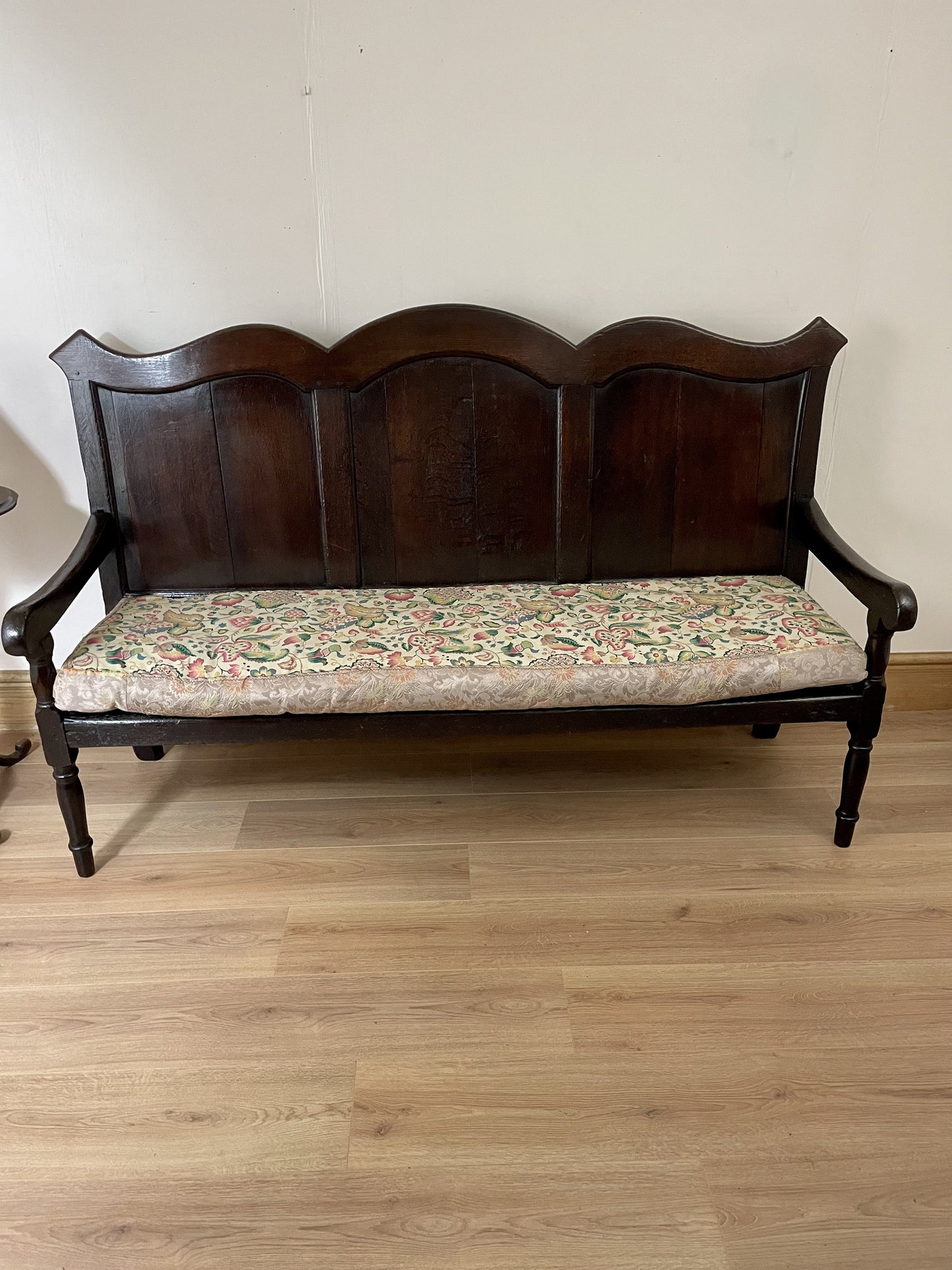 18th Century Oak Bench – Perfect Blend of History and Elegance