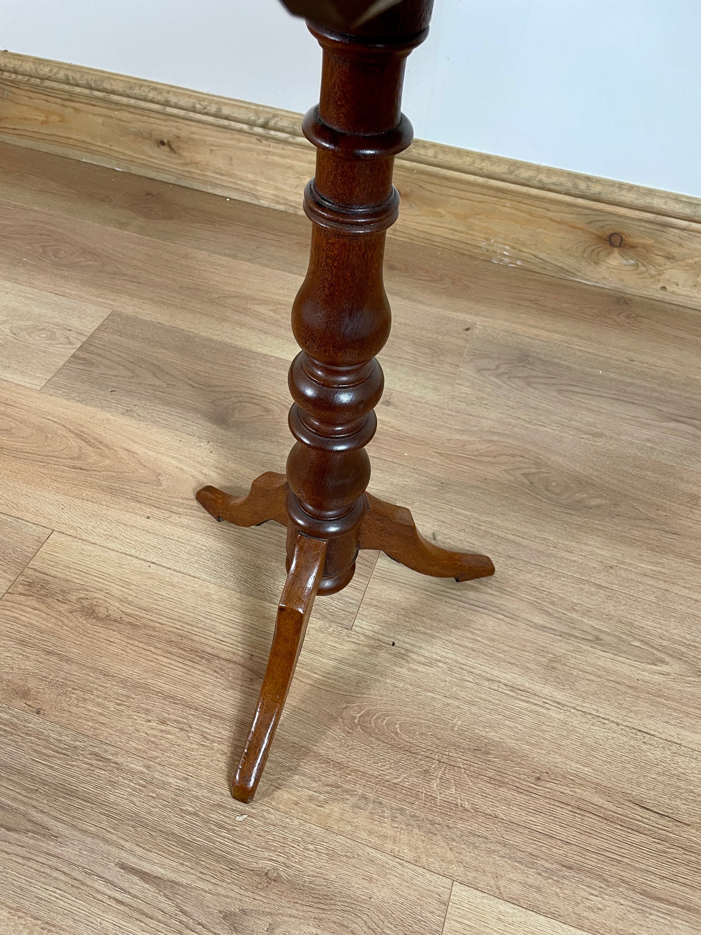 Antique Vintage Oak Plank Tilt Top Tripod Wine Side Lamp Or Supper Table