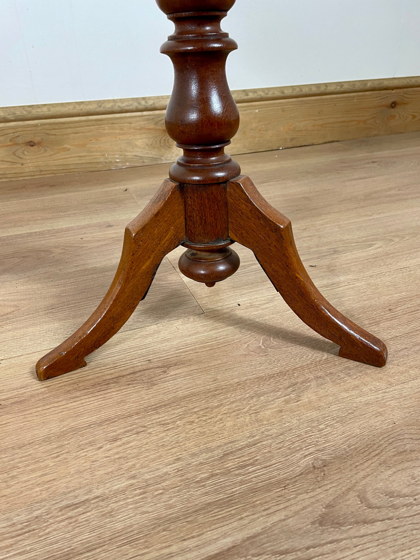 Antique Vintage Oak Plank Tilt Top Tripod Wine Side Lamp Or Supper Table