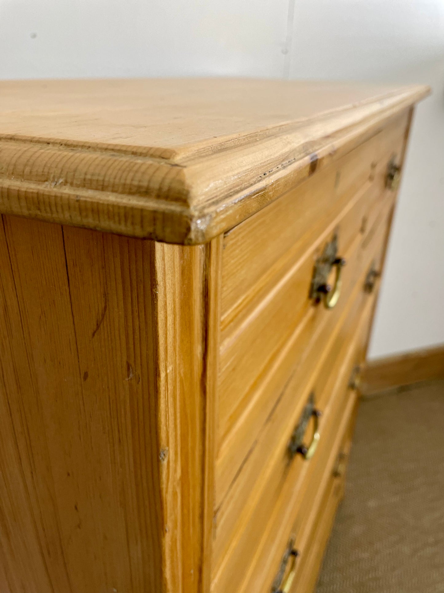 Victorian Elegance: 18th Century Antique Pine Chest of Drawers