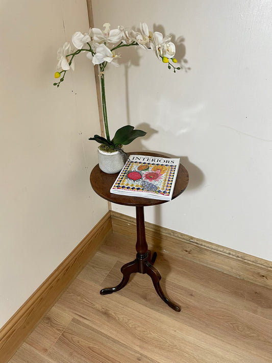 18th Century Antique Oak Lamp Table: Timeless Slim Design