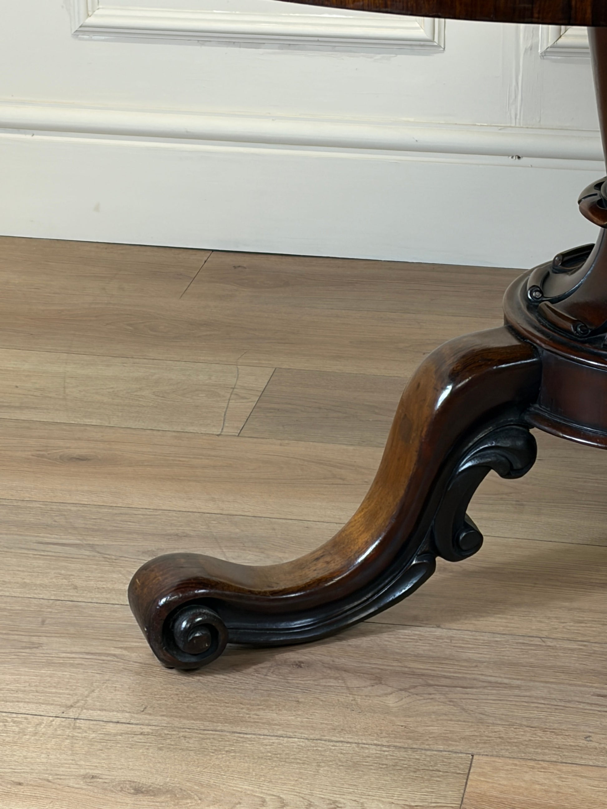 Antique Victorian rosewood breakfast table with tilt top on castors