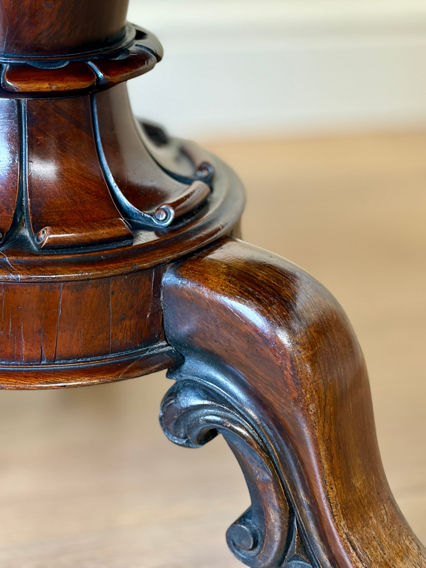 Antique Victorian rosewood breakfast table with tilt top on castors