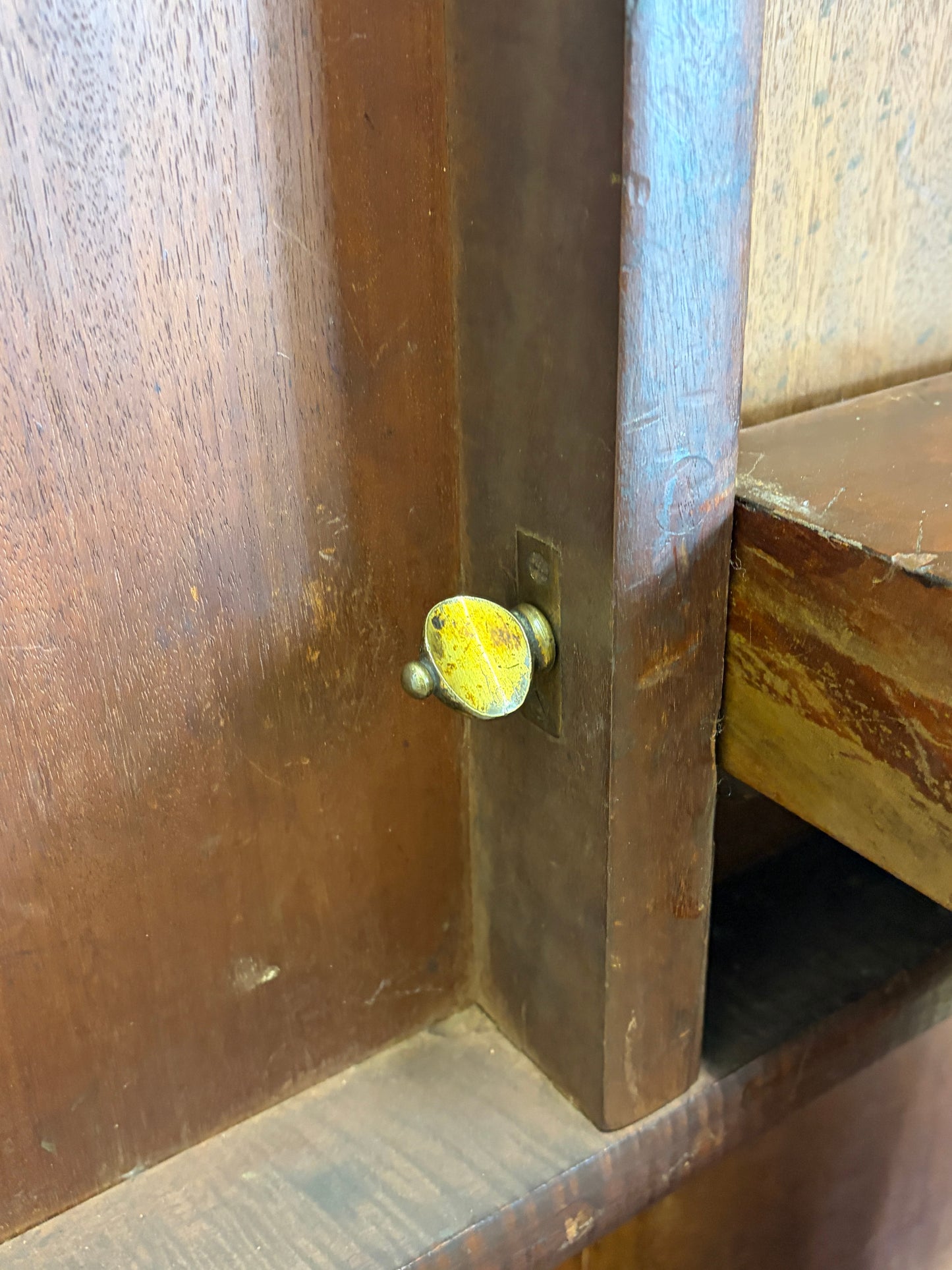 Antique Victorian rosewood breakfast table with tilt top on castors