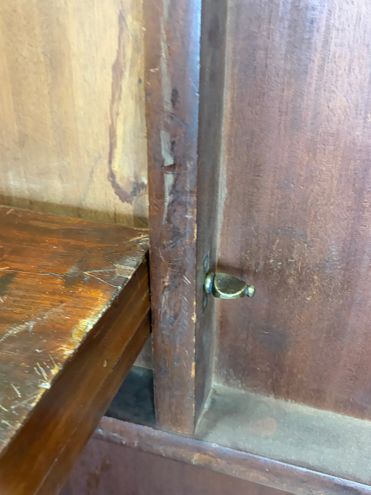 Antique Victorian rosewood breakfast table with tilt top on castors