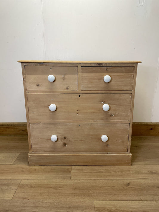 farmhouse-pine-chest-of-drawers-with-ivory-handles