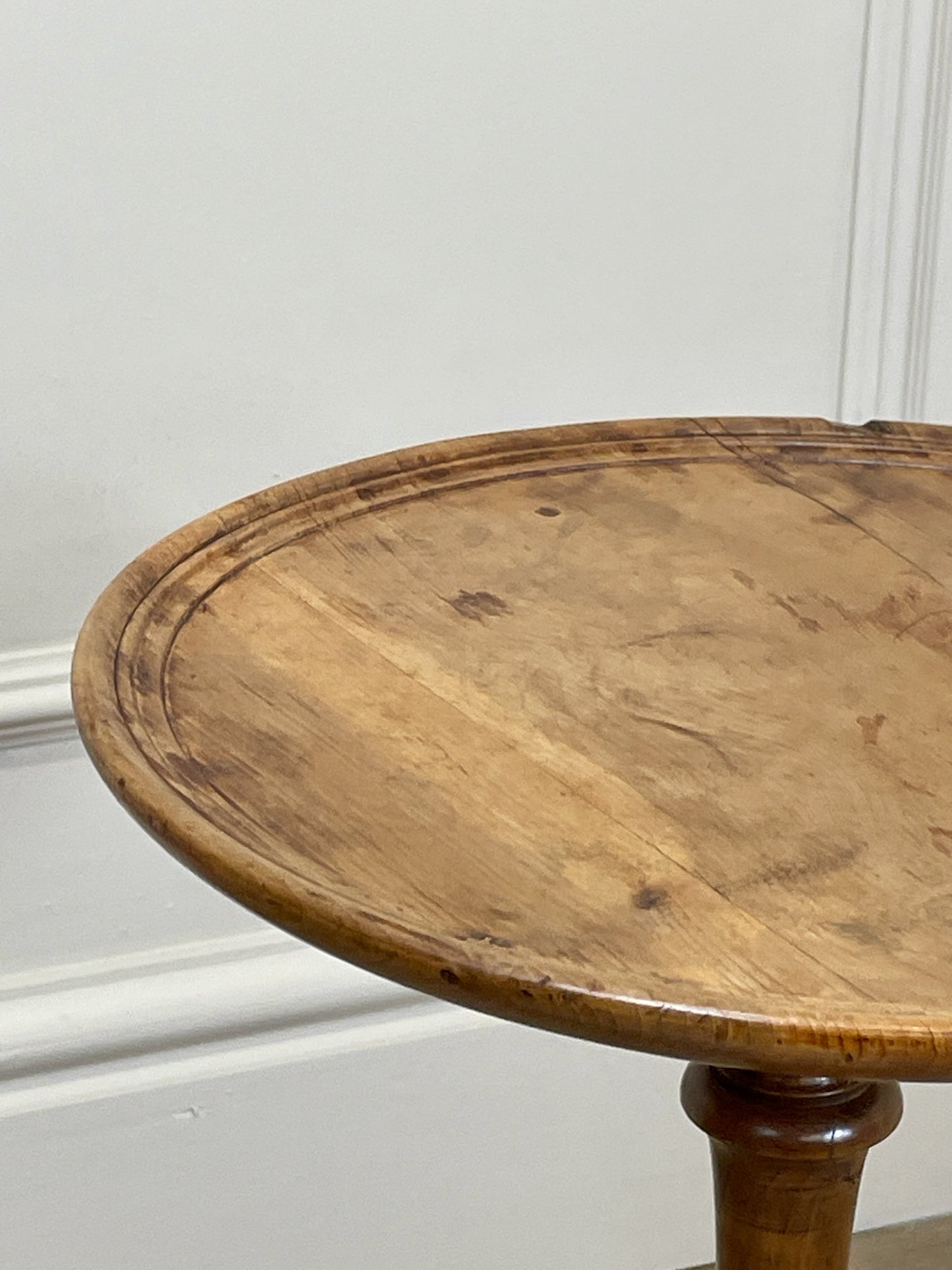 Antique yew wood small wine table with circular top and turned base