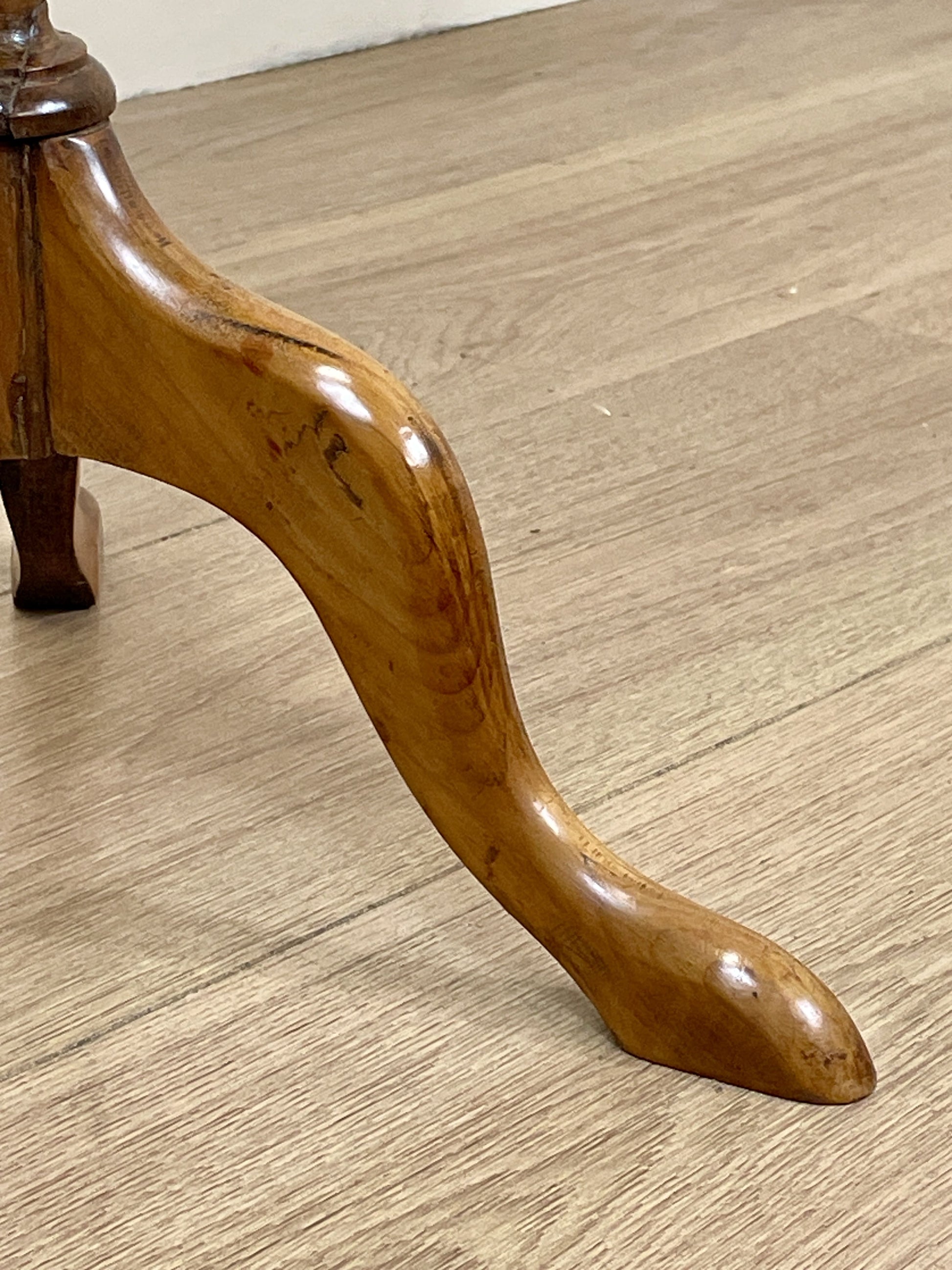 Antique yew wood small wine table with circular top and turned base