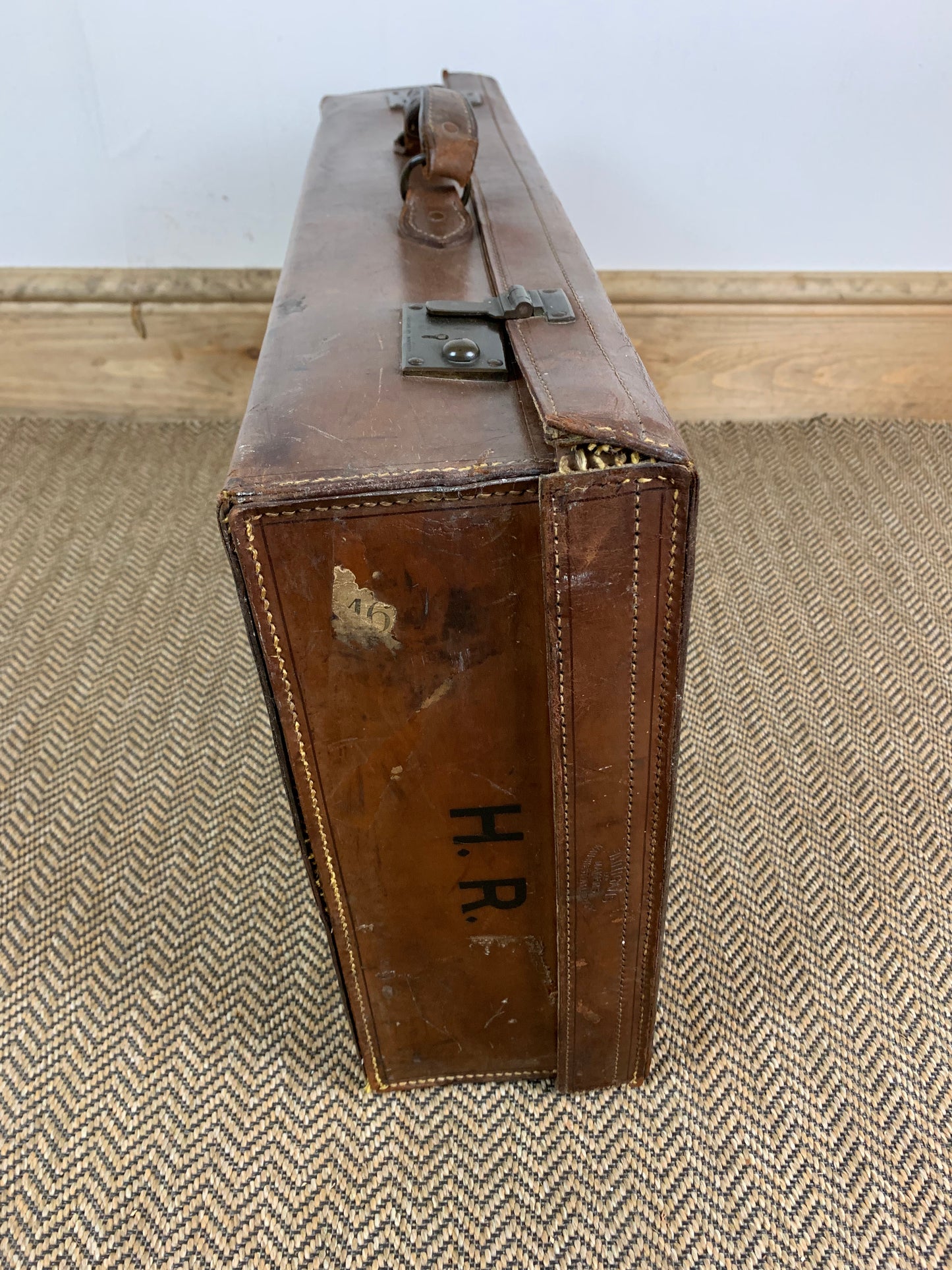 Timeless Elegance: Vintage Leather Finnigans Suitcase