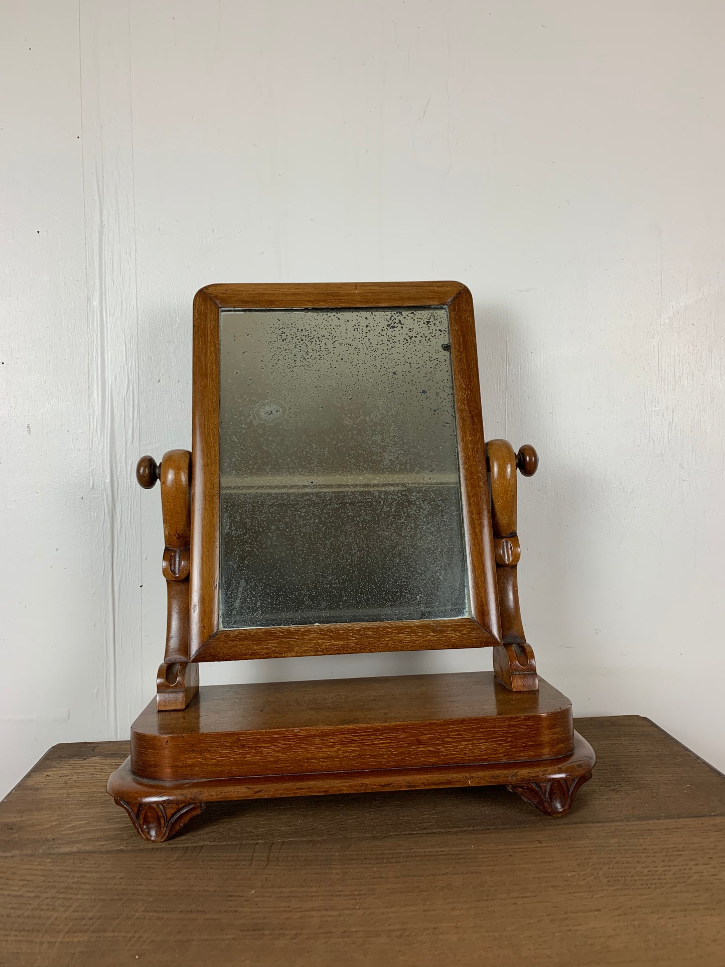 Vintage Appeal: Authentic Mahogany Mirror