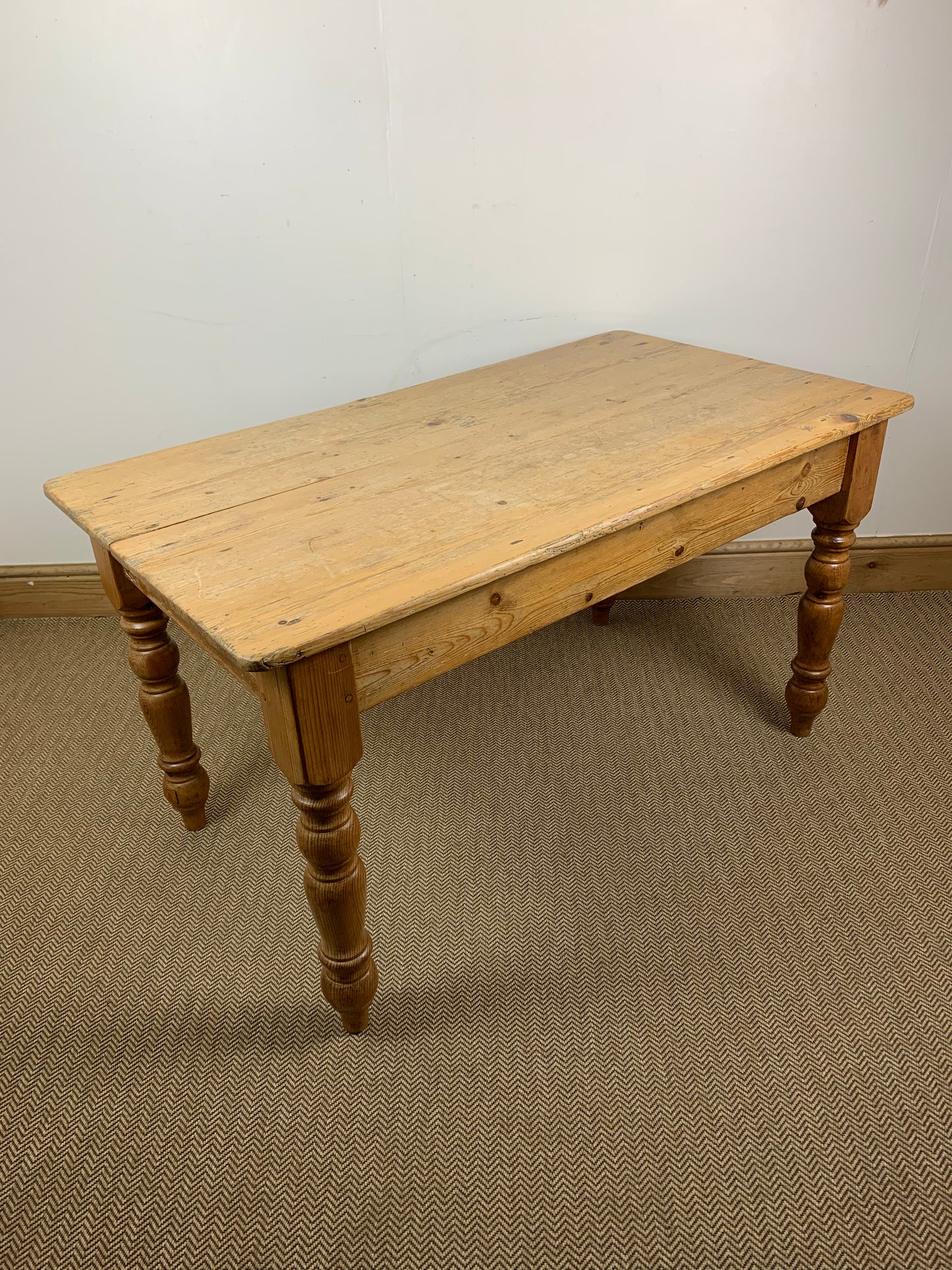Victorian Pine Table - Vintage Elegance for Your Home