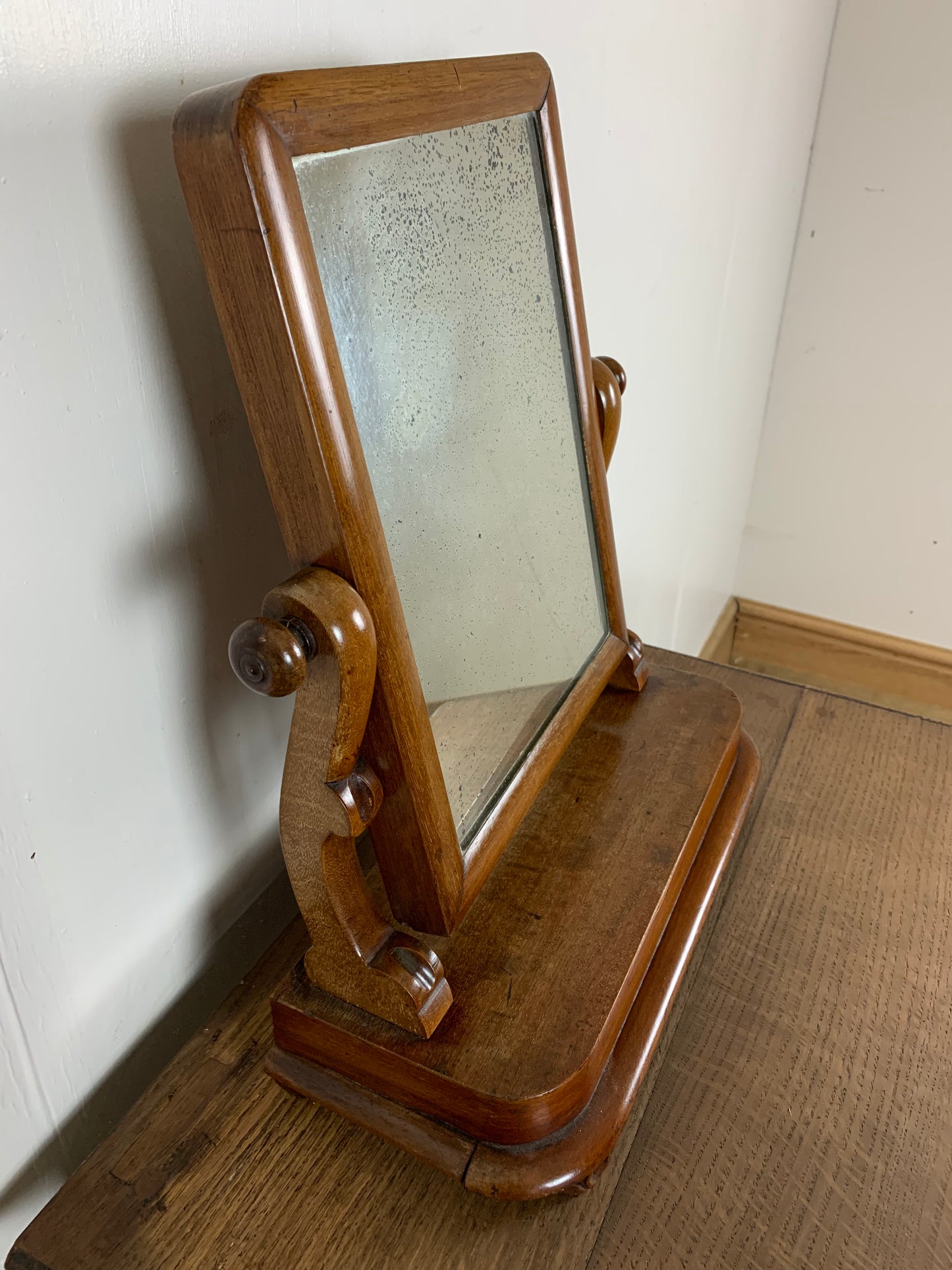 Vintage Appeal: Authentic Mahogany Mirror