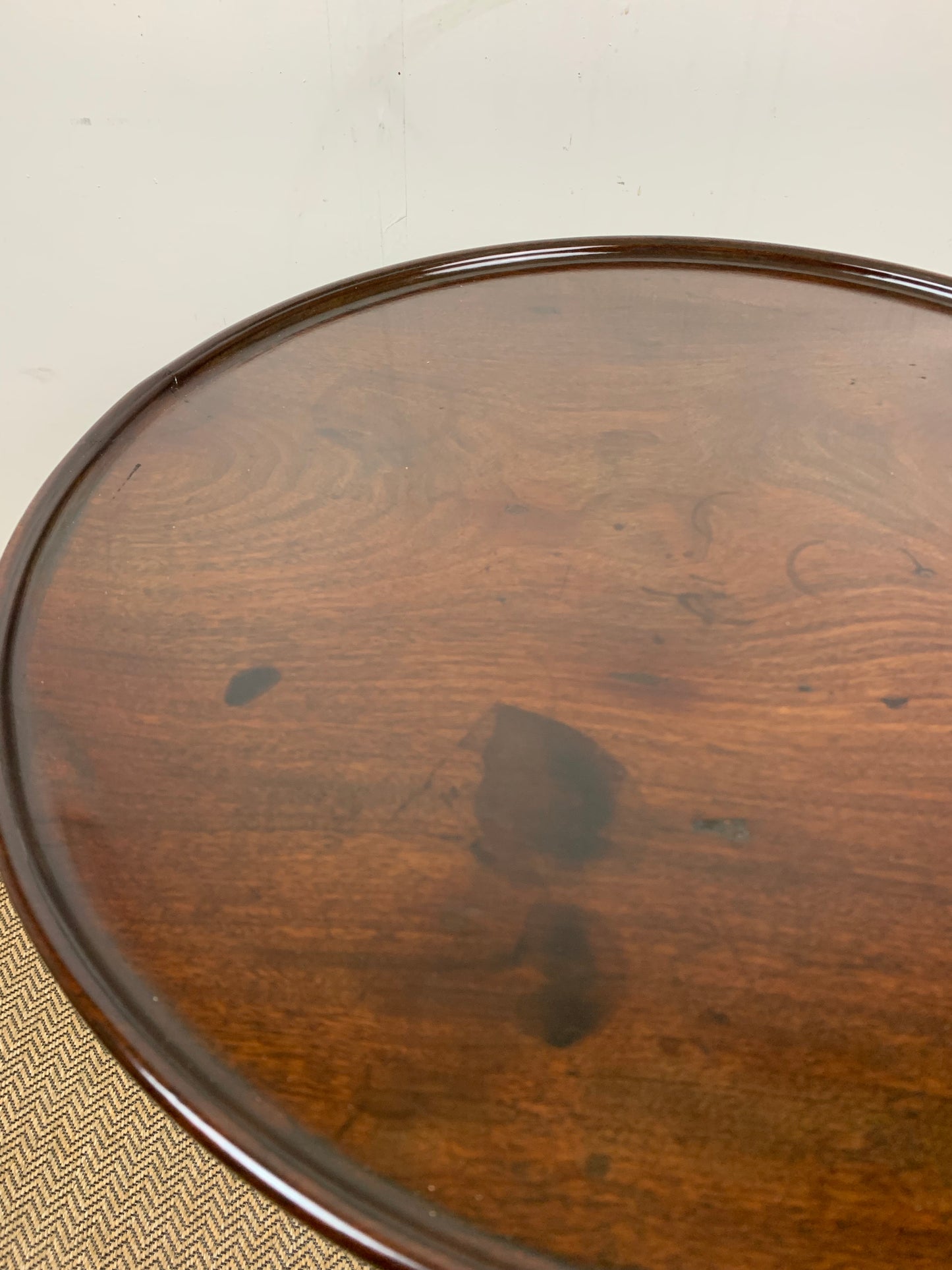 Discover the Beauty of Georgian Craftsmanship with this Dish Top Table