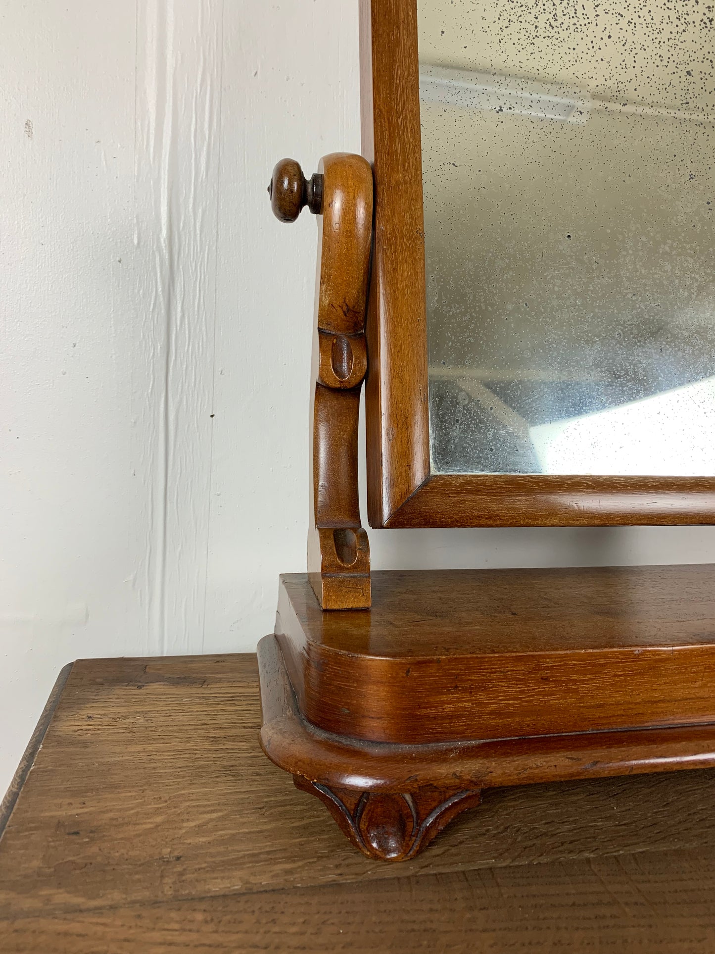 Vintage Appeal: Authentic Mahogany Mirror