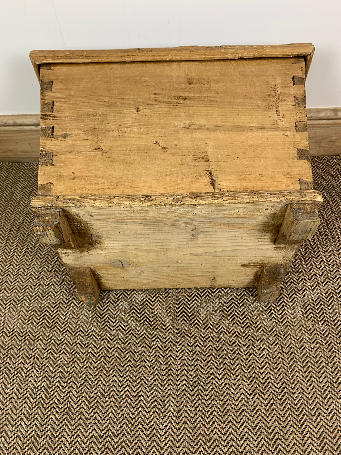 Vintage Appeal: Unique Pine Storage Box