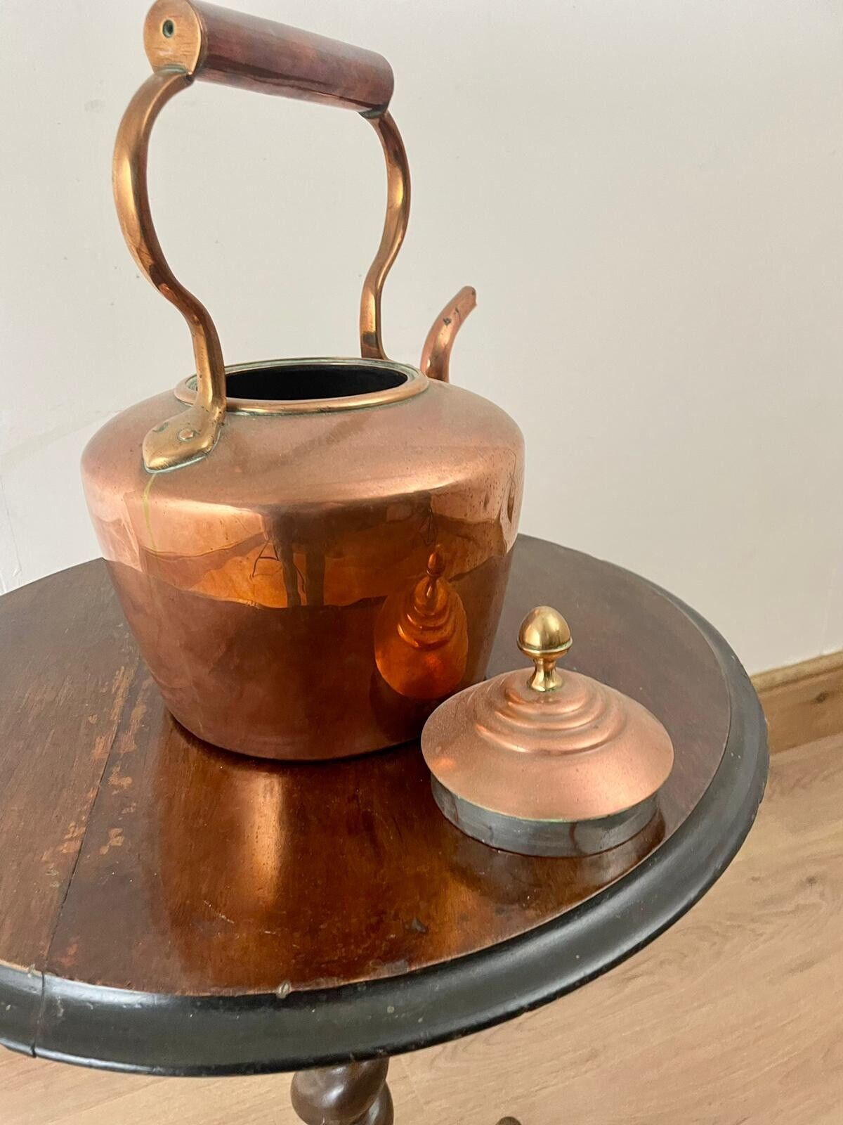 Victorian Antique Copper Kettle: A Timeless Piece for Your Home