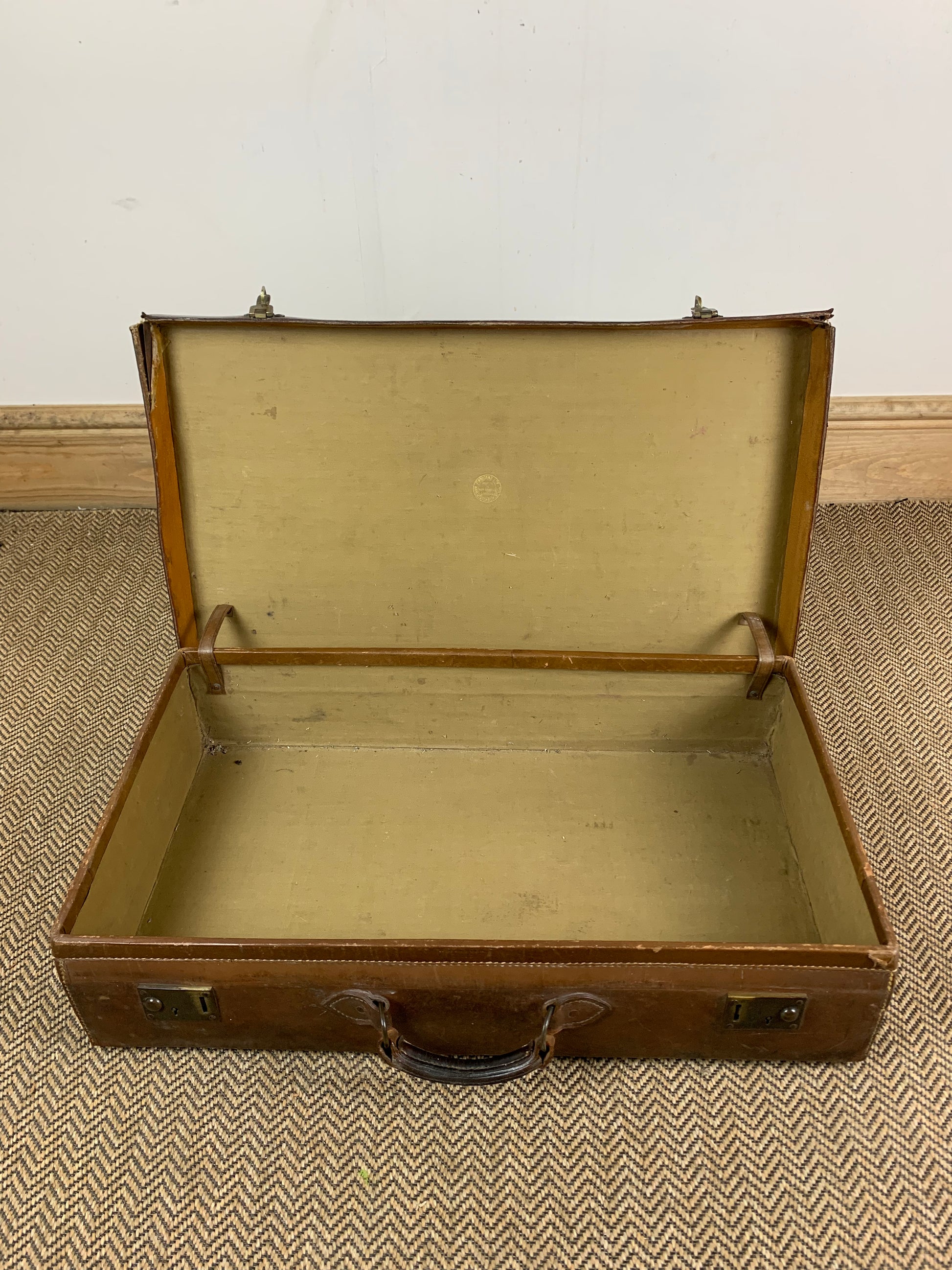 vintage-leather-finnigans-suitcase