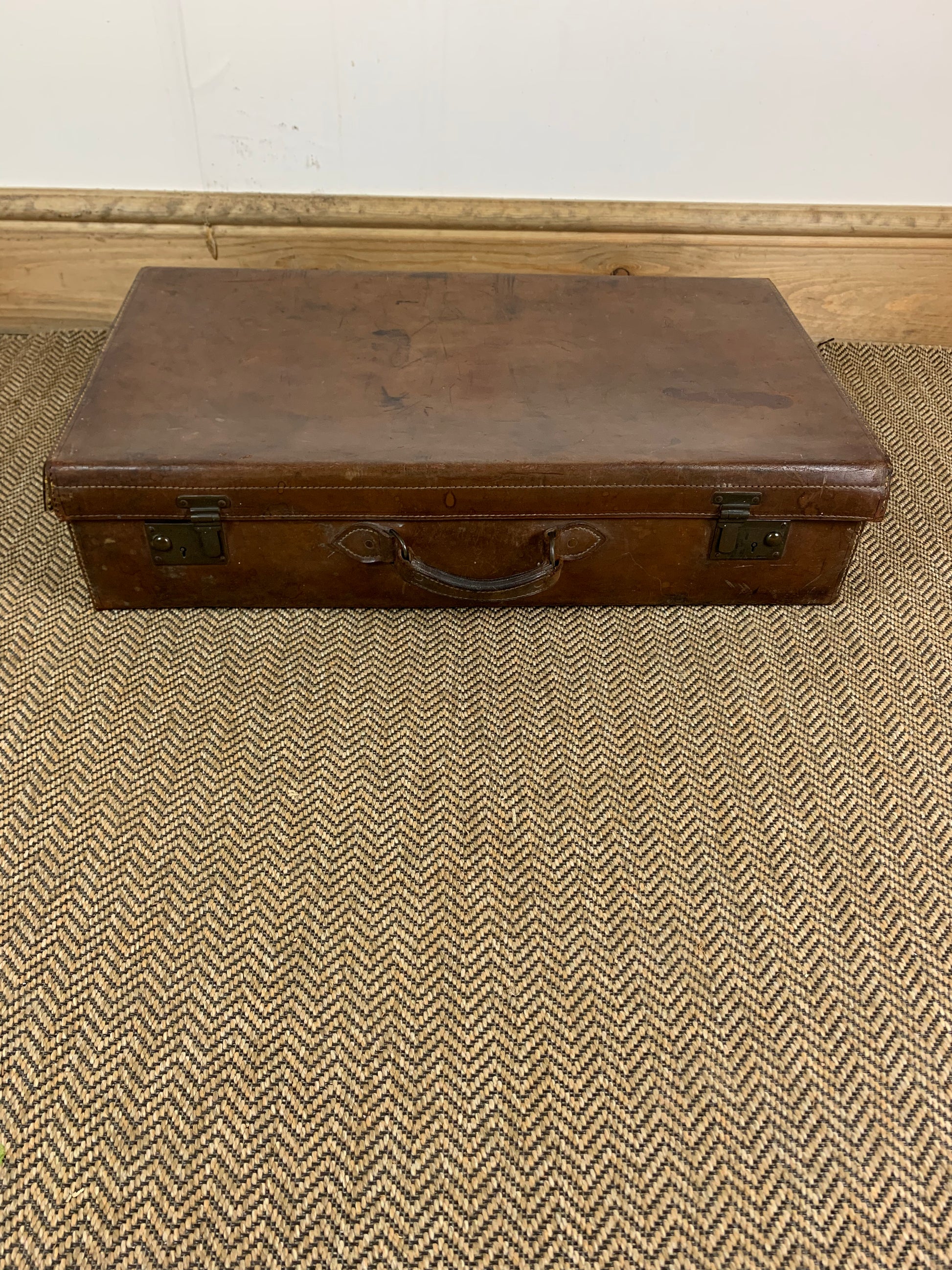 vintage-leather-finnigans-suitcase